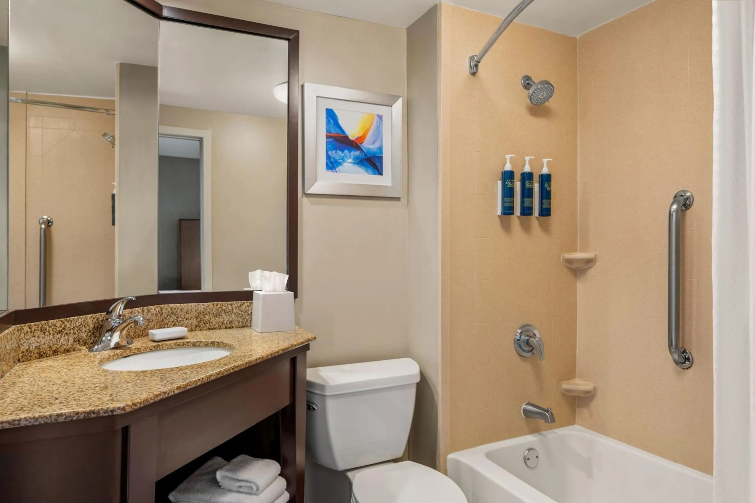 Bathroom in Four Points by Sheraton Chicago Westchester/Oak Brook