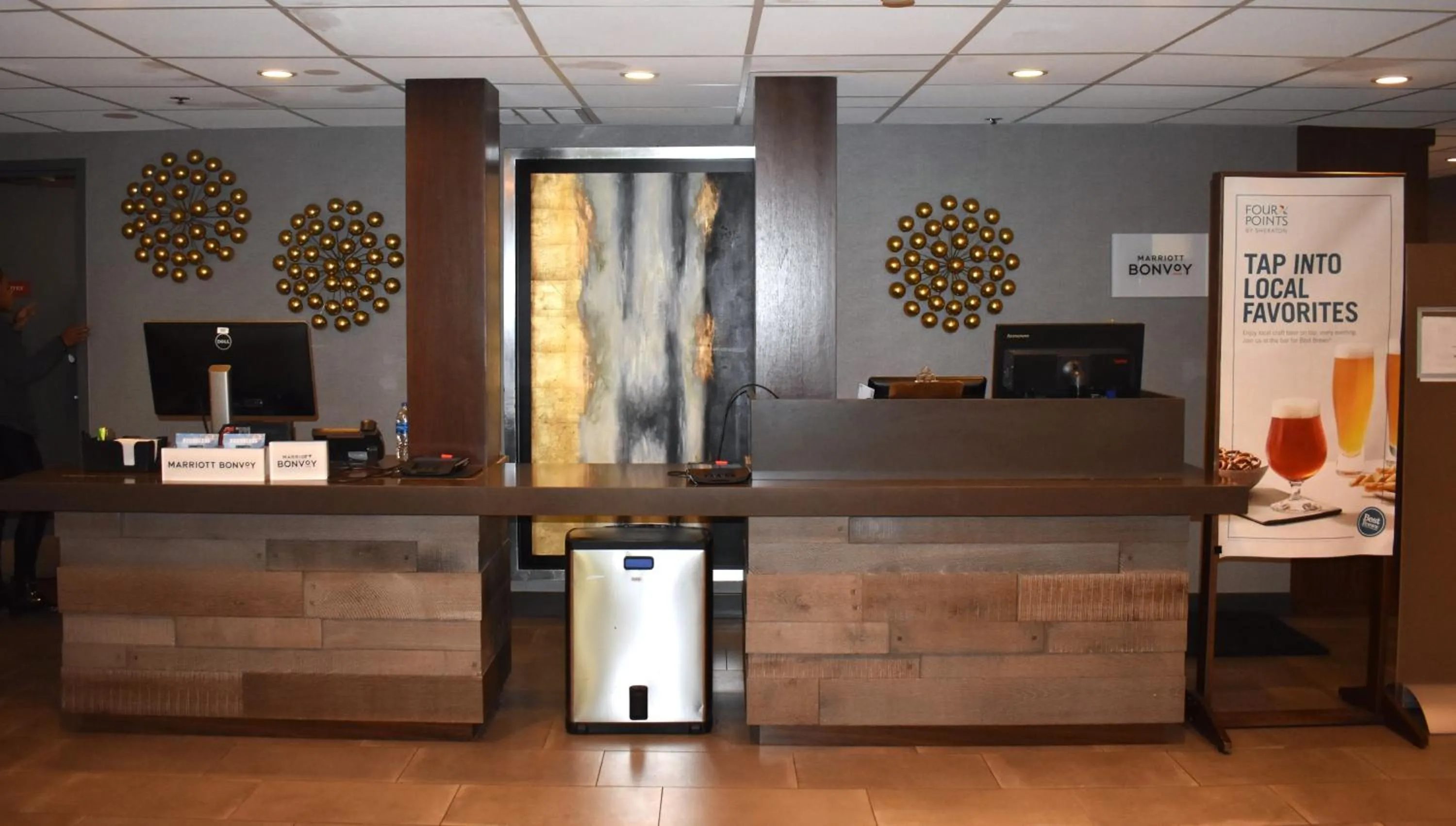 Lobby or reception in Four Points by Sheraton Chicago Westchester/Oak Brook