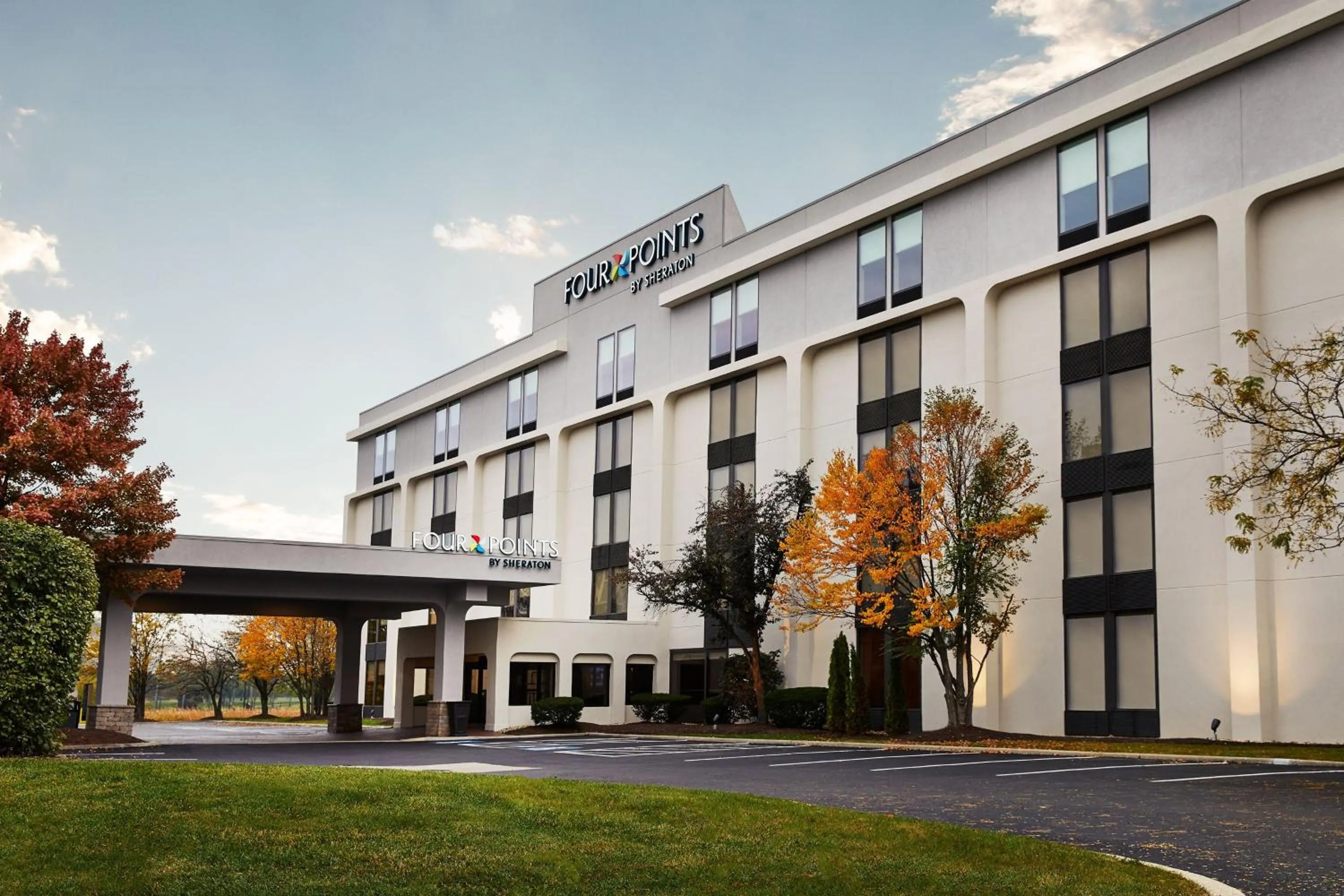 Property building in Four Points by Sheraton Chicago Westchester/Oak Brook