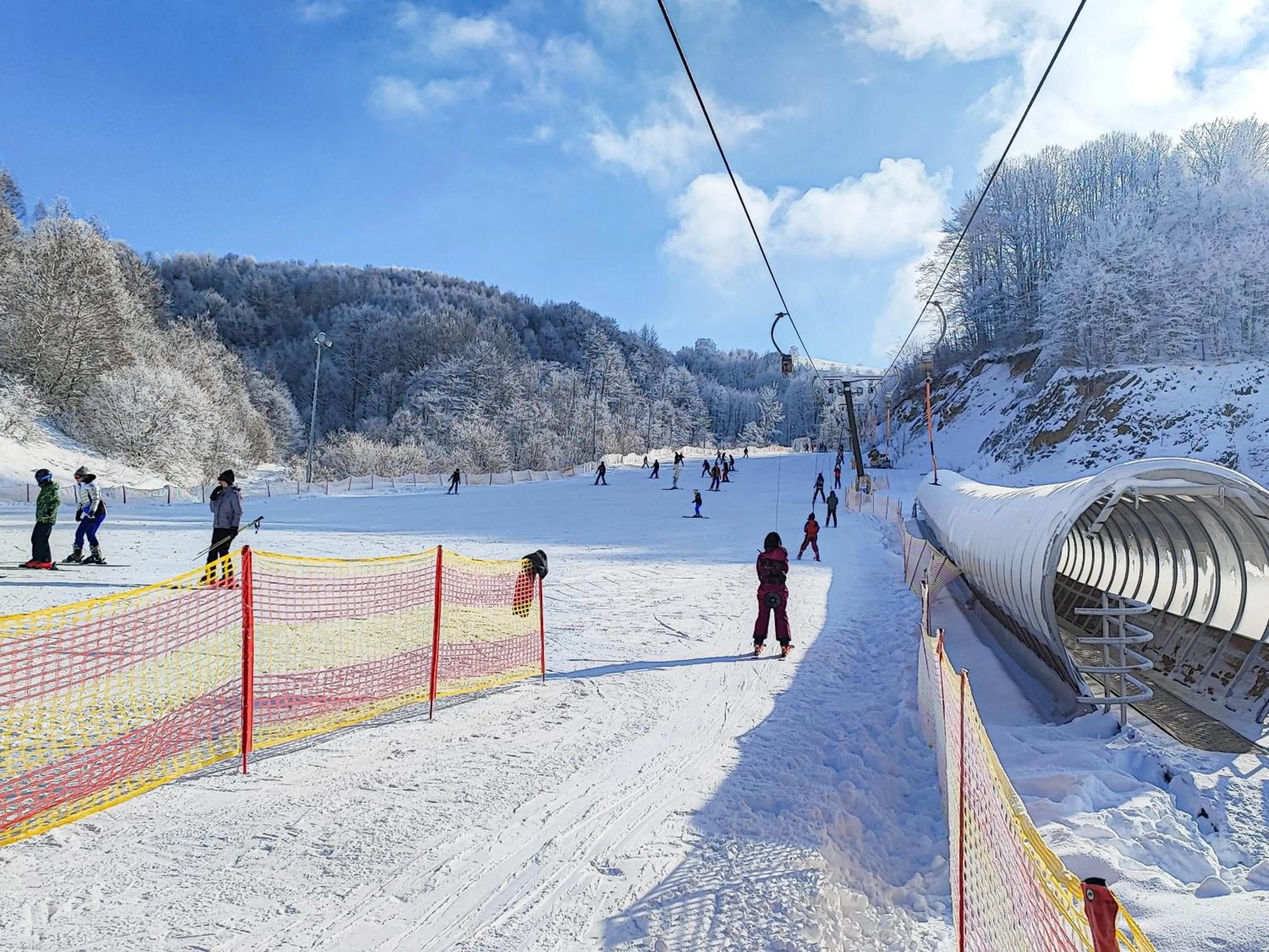 Skiing in Hotel Junior