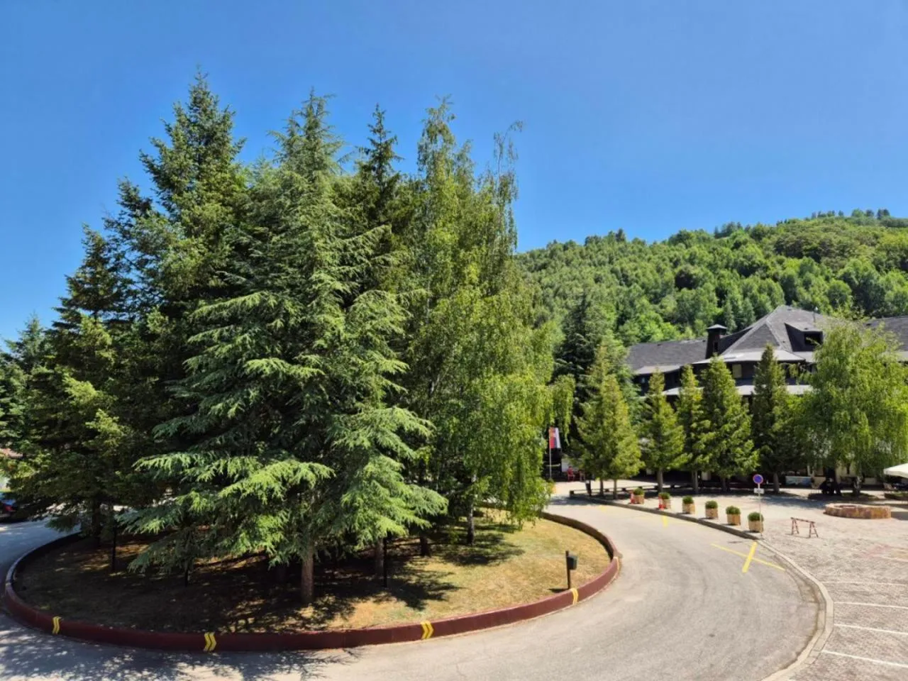 Property building in Hotel Junior