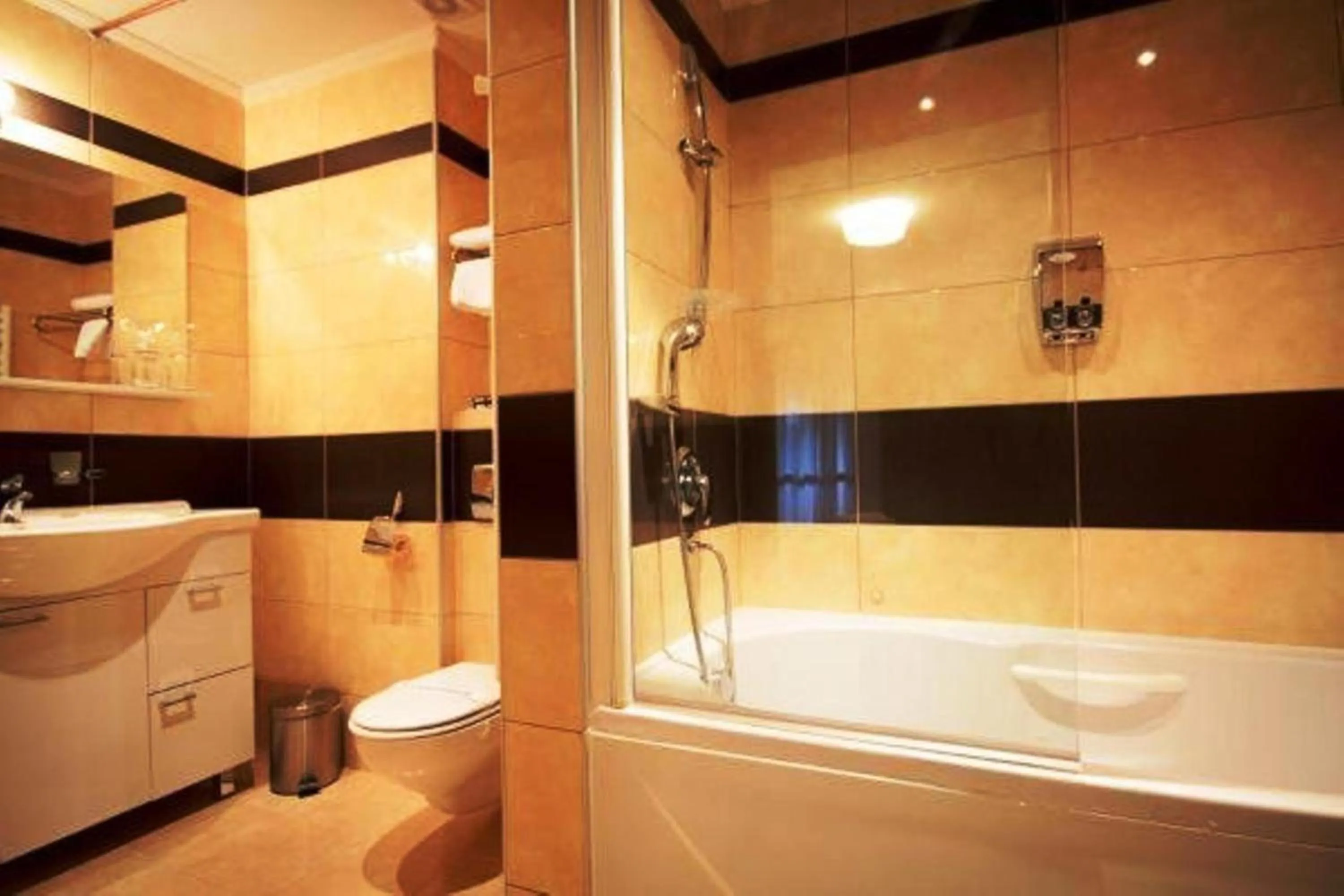 Hot Tub in Hotel Junior