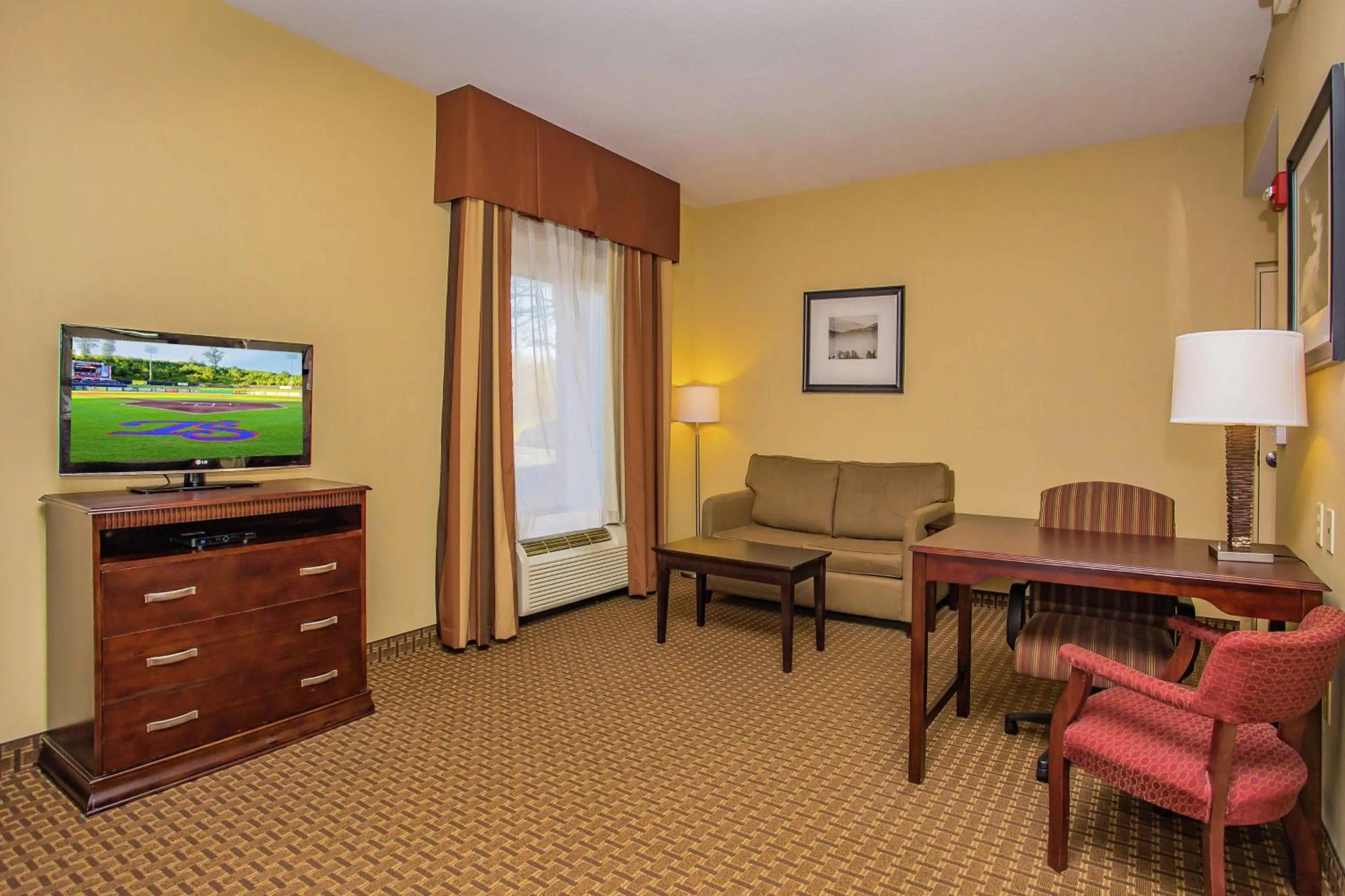 Bedroom in Hampton Inn & Suites Sevierville at Stadium Drive