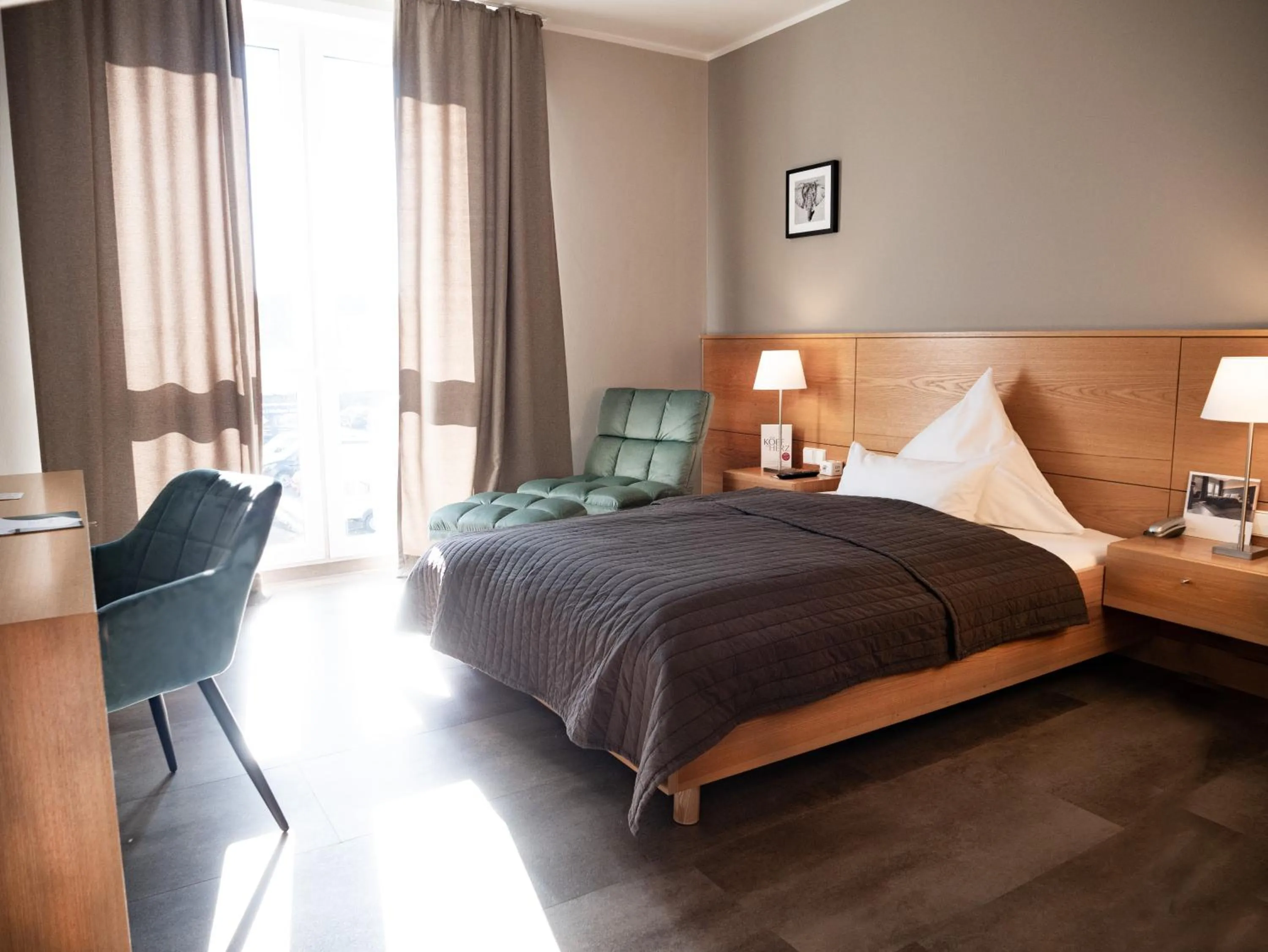 Seating area, Bed in Hotel Sonne