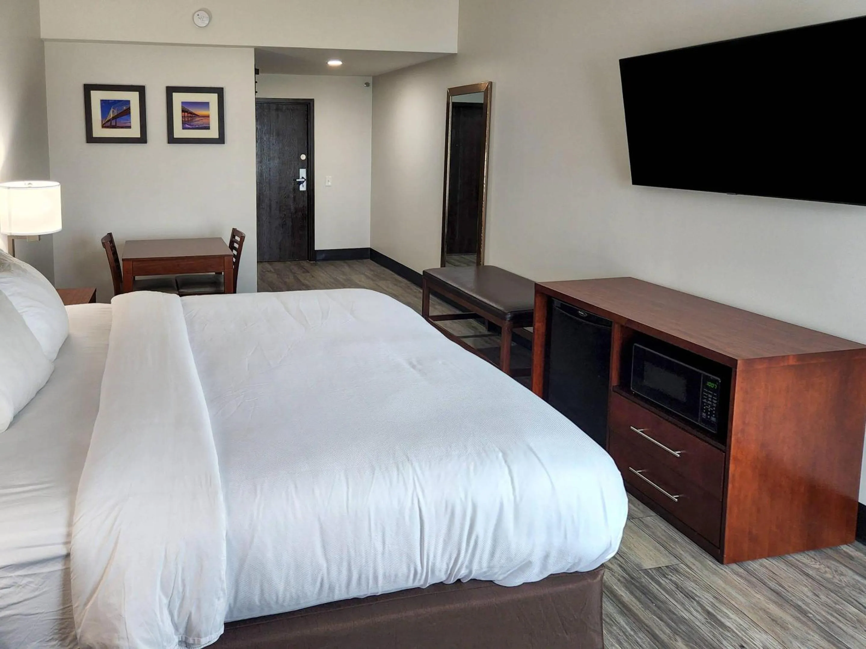 Bedroom, Bed in Comfort Suites Baymeadows Near Butler Blvd