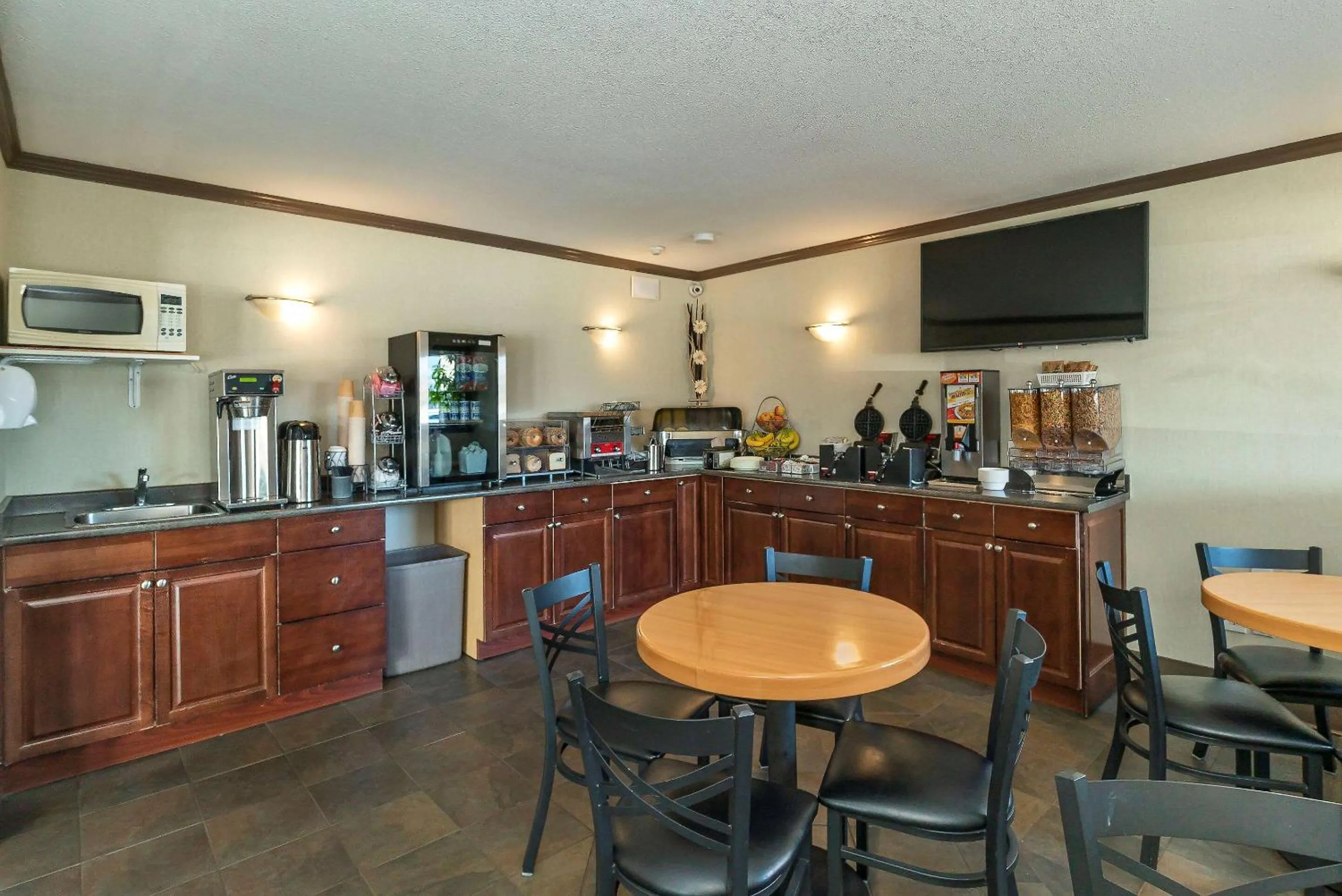 Breakfast in Quality Inn & Suites