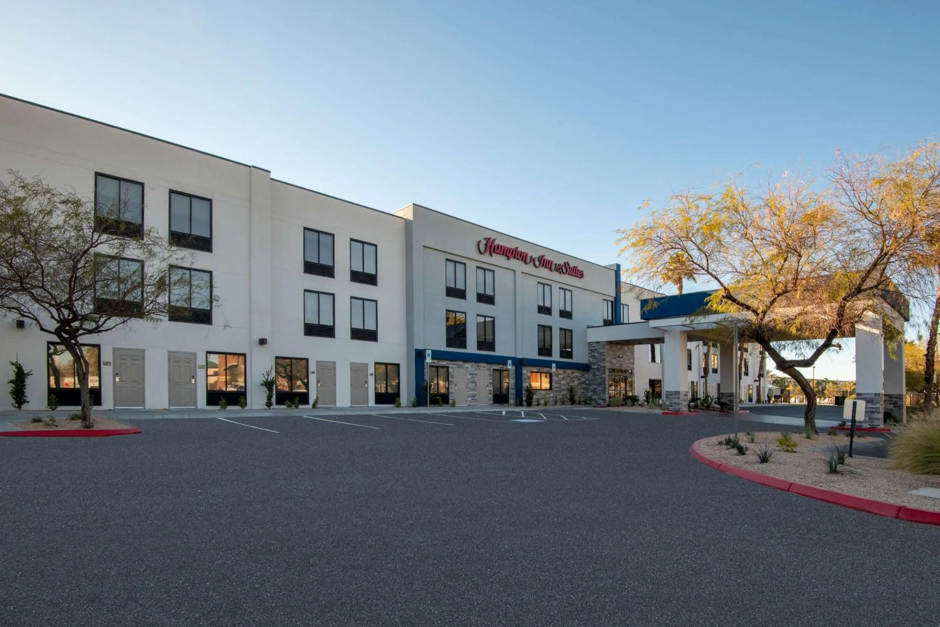 Property building in Hampton Inn & Suites Las Vegas-Henderson