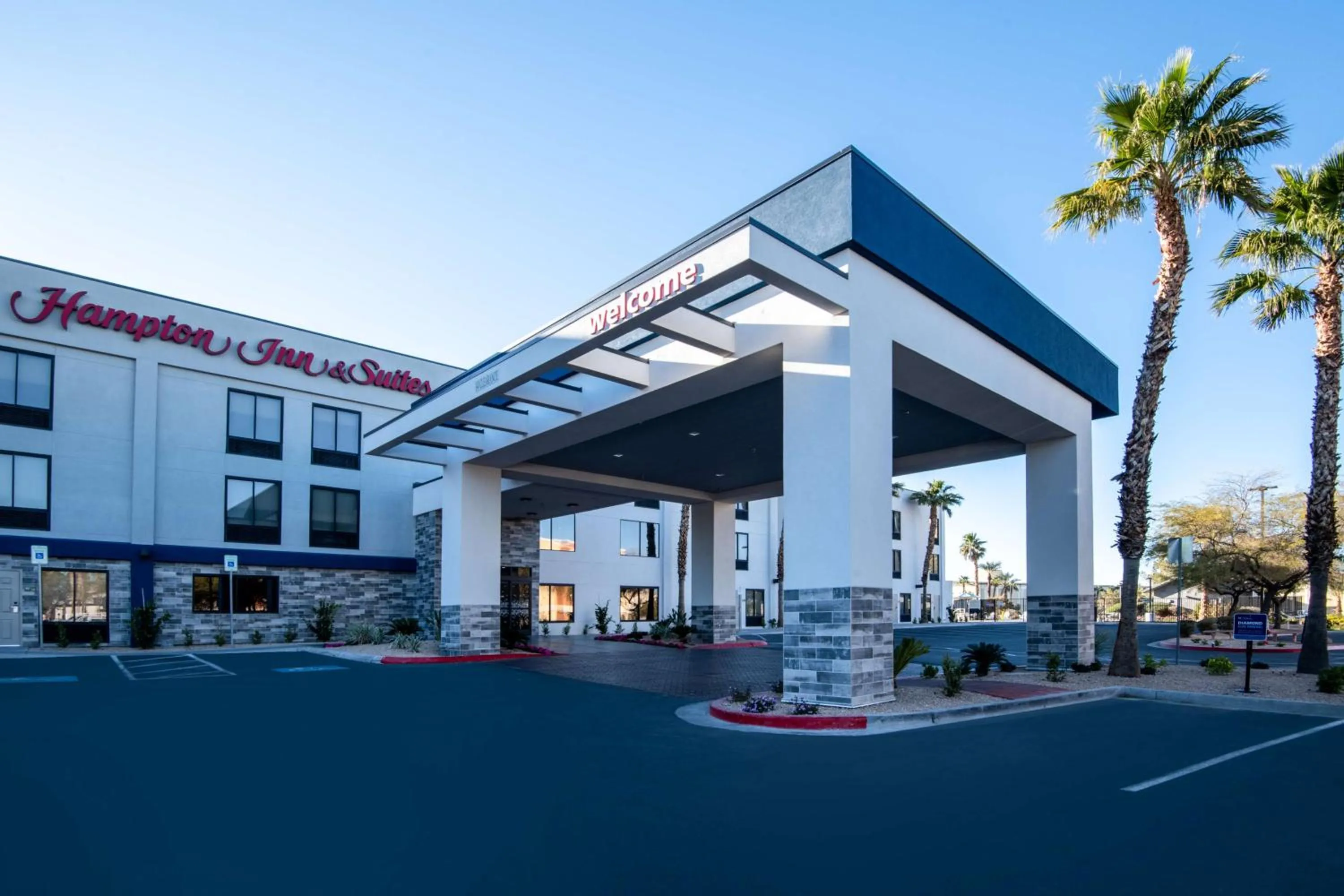 Property building in Hampton Inn & Suites Las Vegas-Henderson