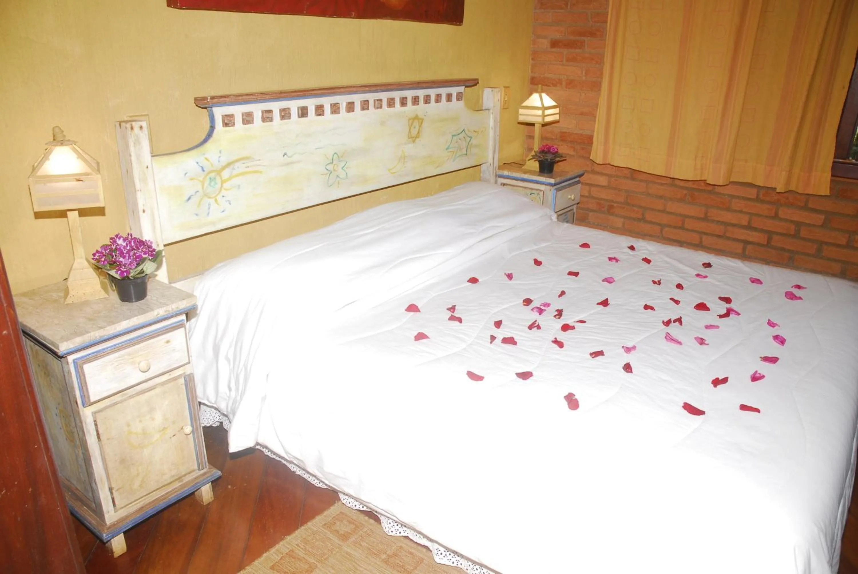 Photo of the whole room, Bed in Vista Linda Hotel