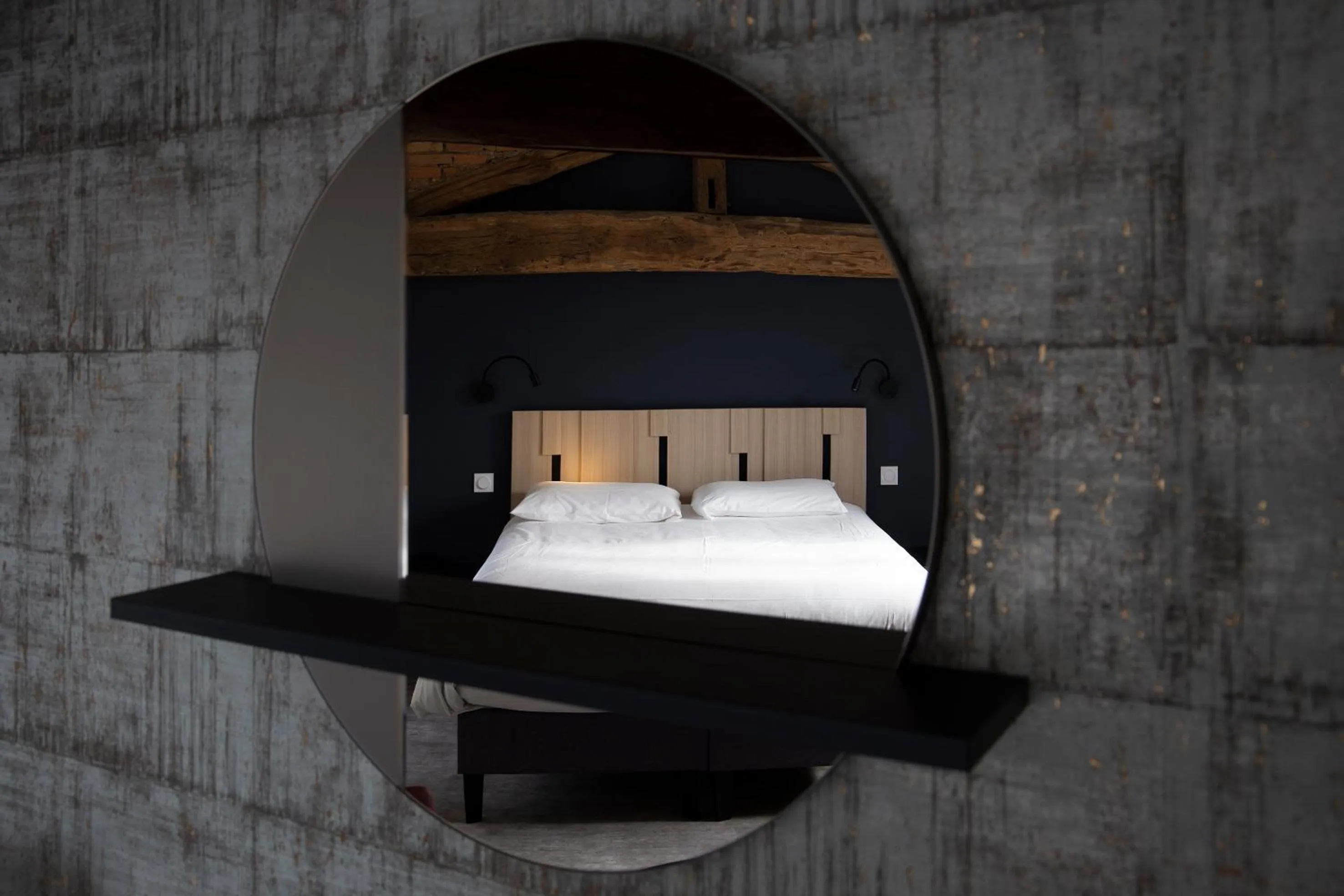 Decorative detail, Bed in Hotel - Restaurant Les 3 Piliers