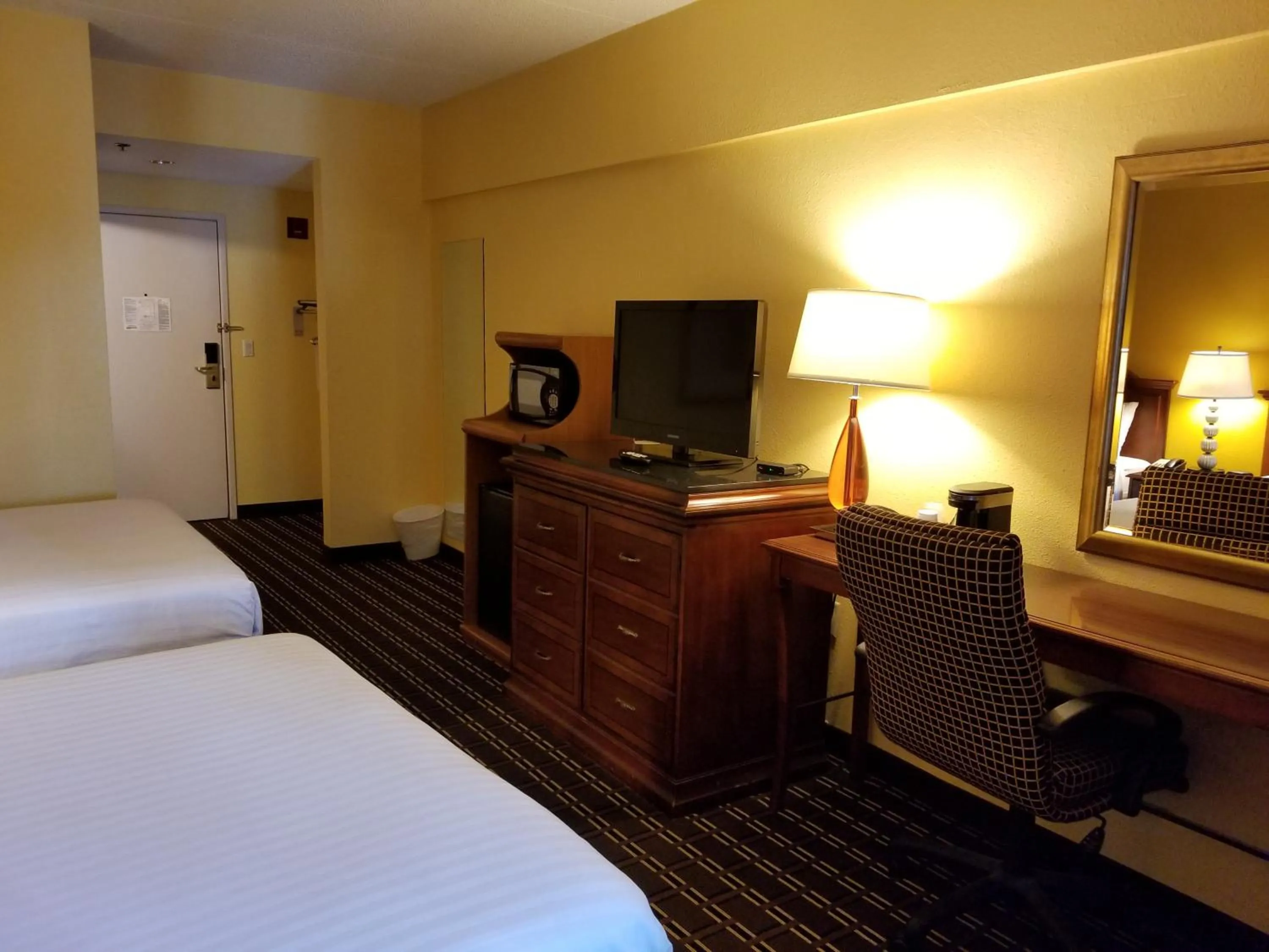 Bedroom, Bed in Comstock Inn & Conference Center