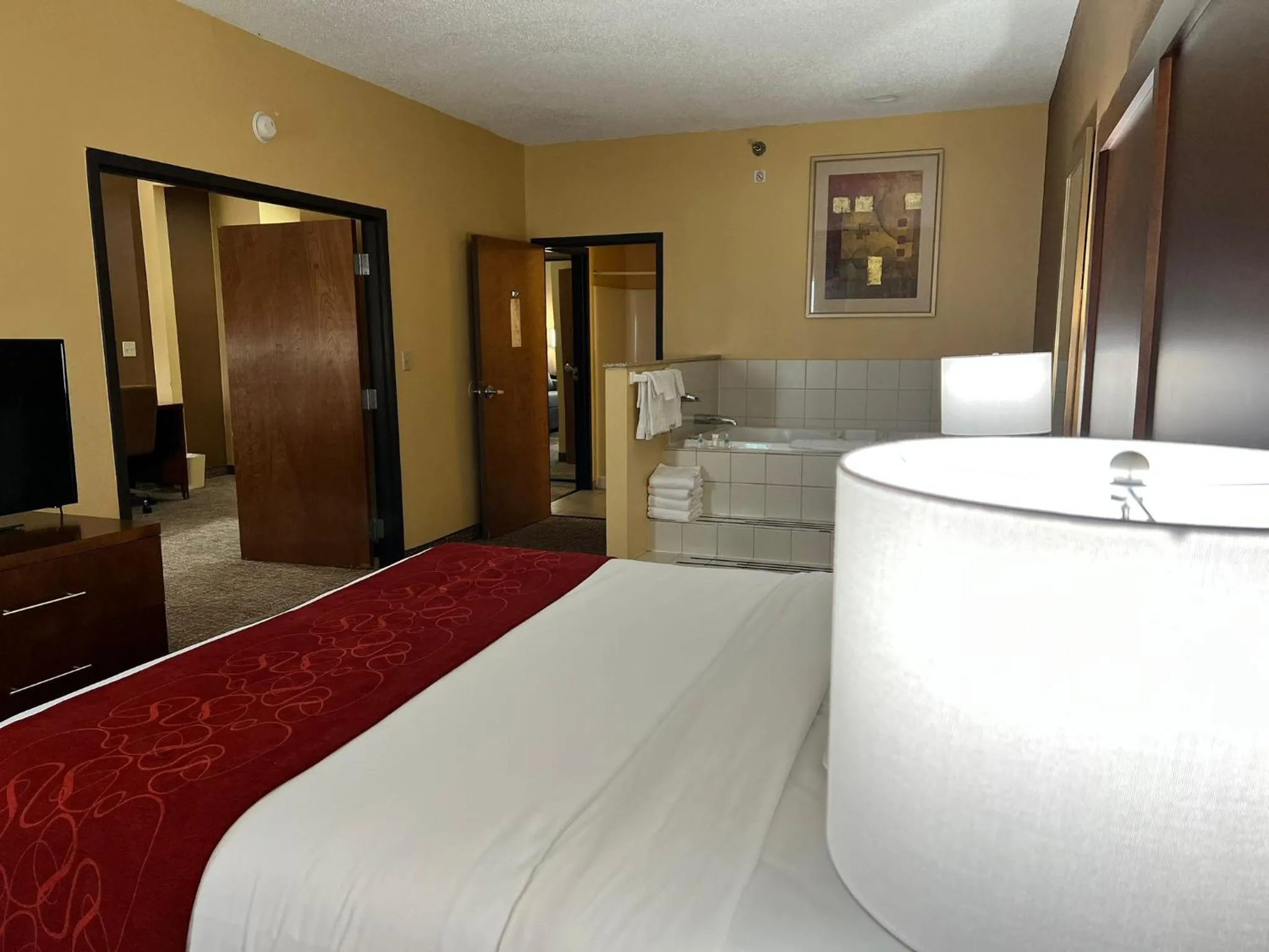 Bedroom, Bed in Comfort Suites Louisville East