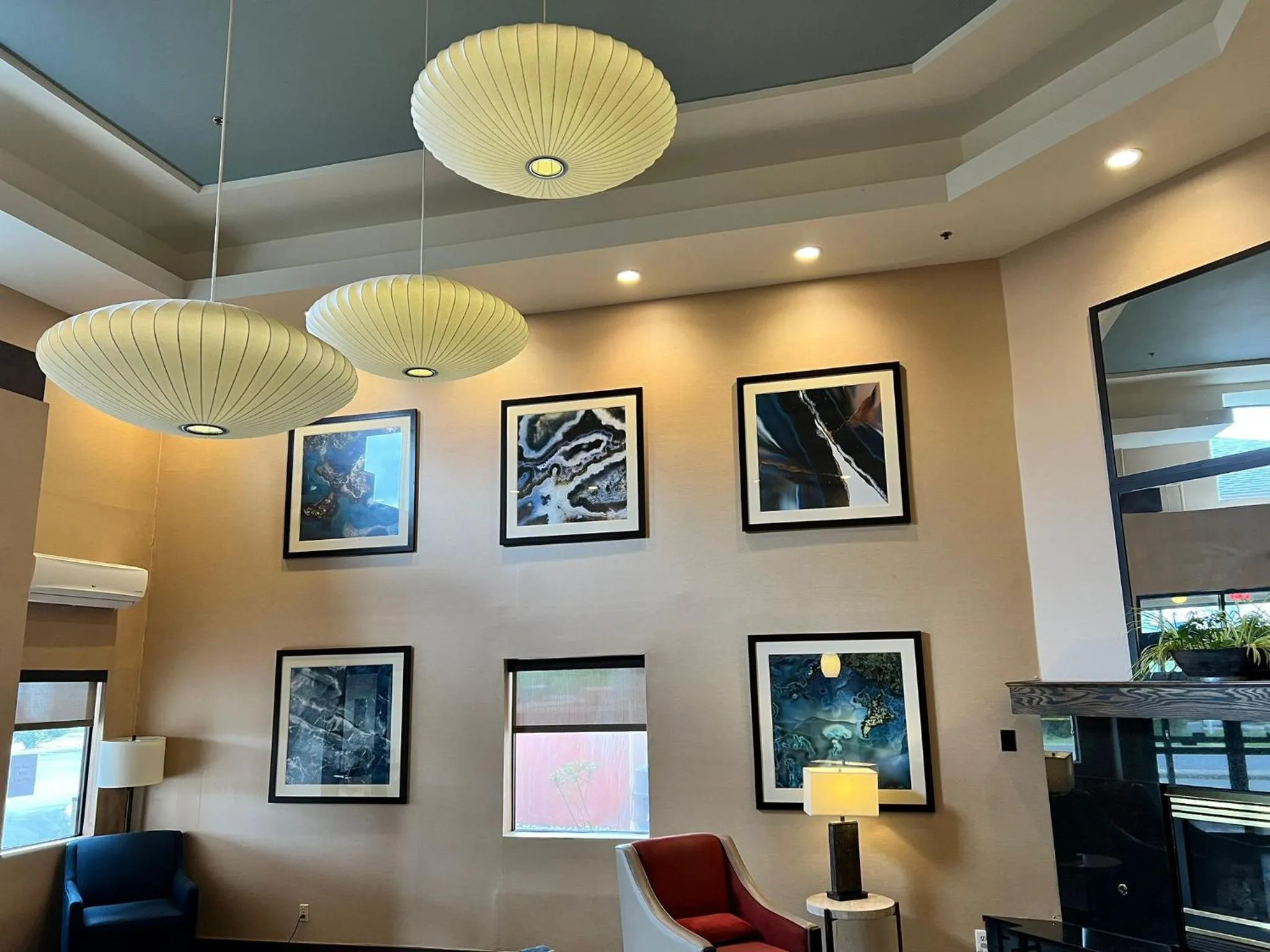 Lobby or reception in Comfort Suites Louisville East