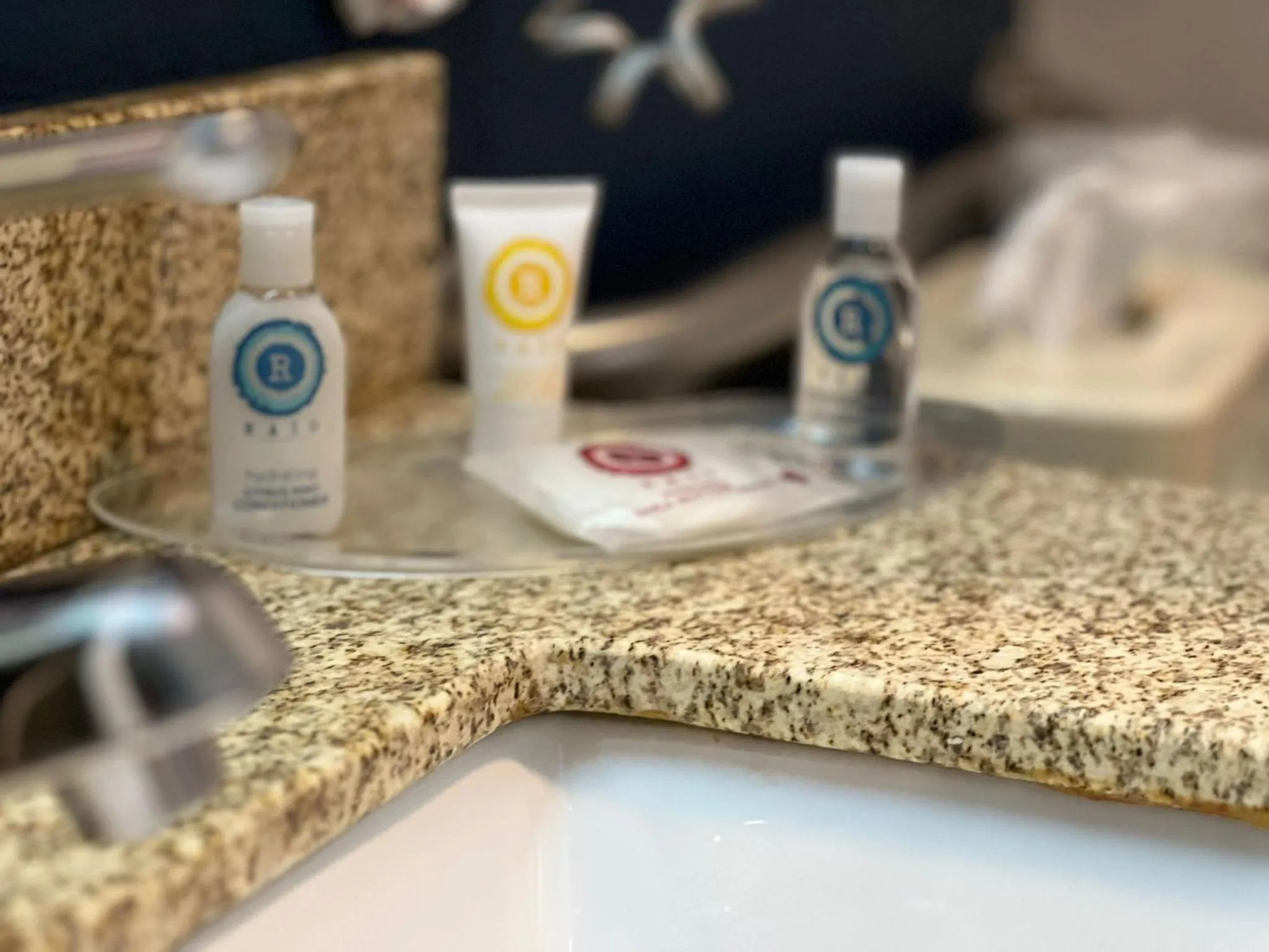 Bathroom in Comfort Suites Louisville East