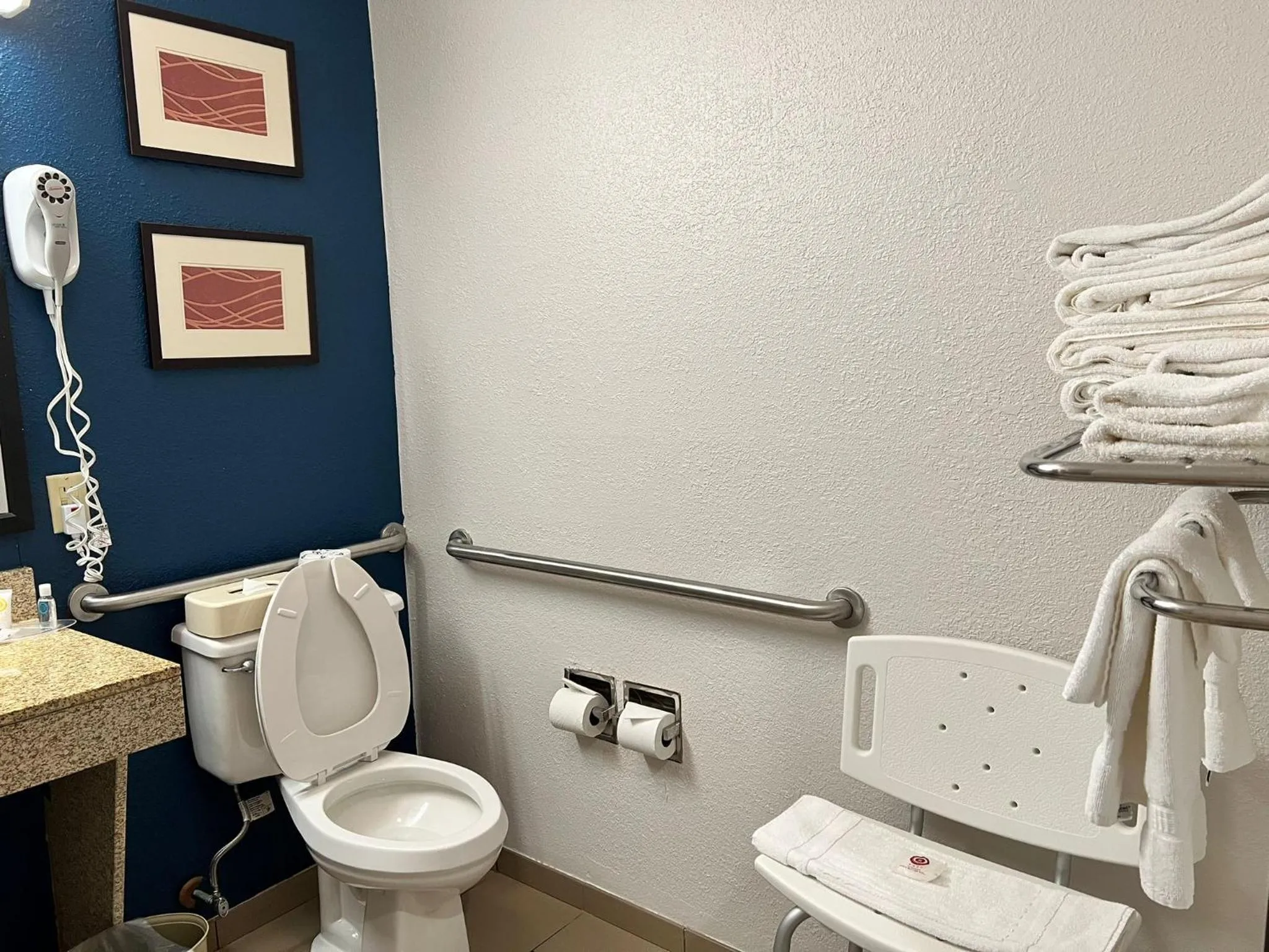 Bathroom in Comfort Suites Louisville East