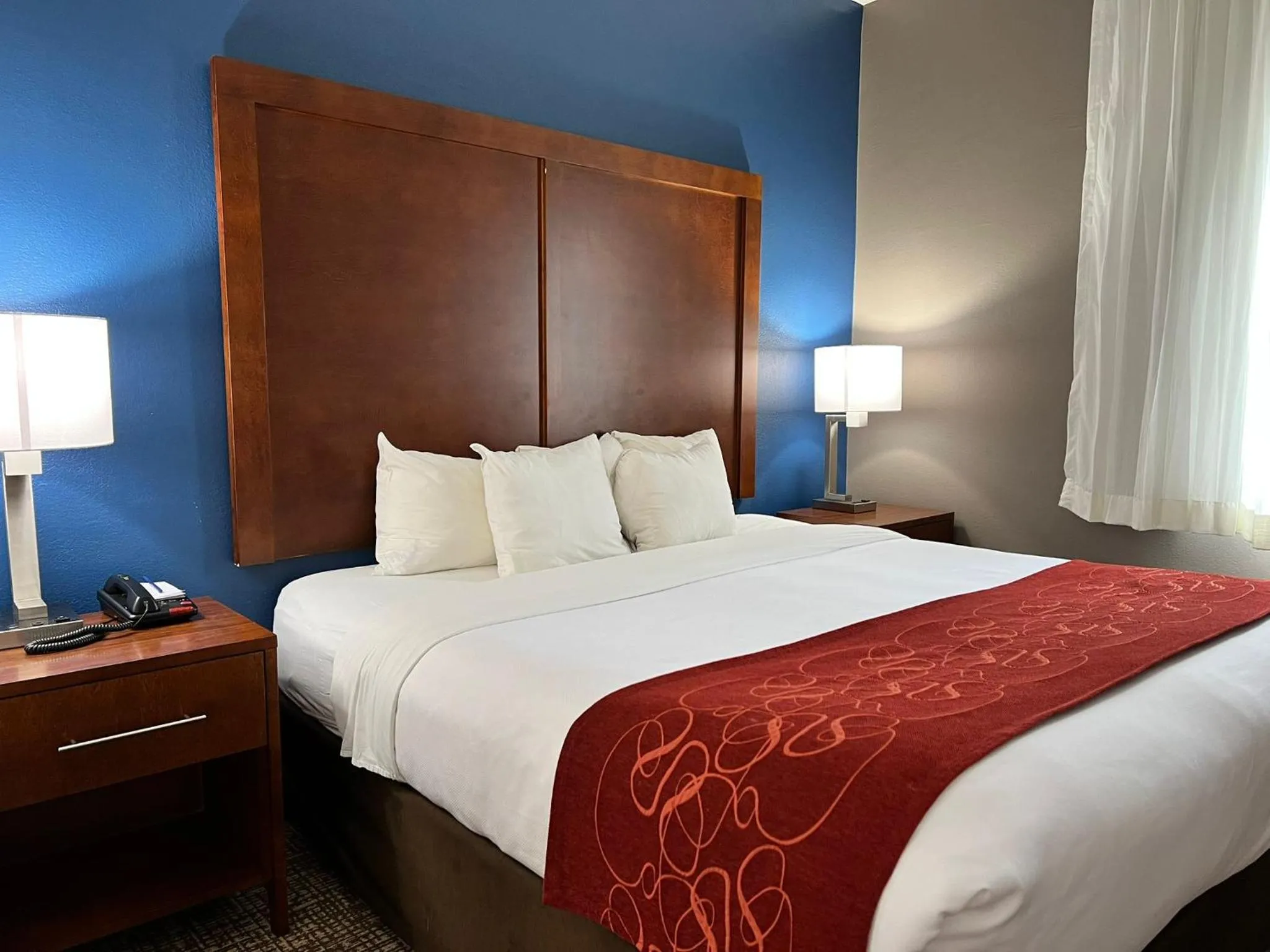 Bedroom, Bed in Comfort Suites Louisville East