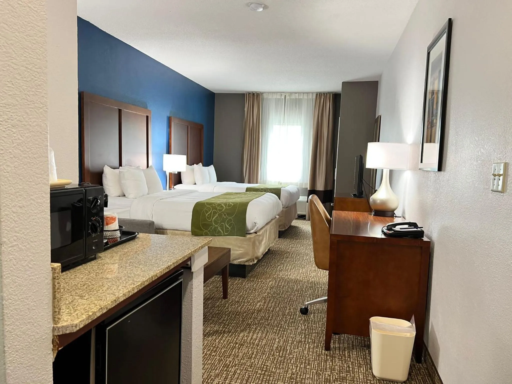 Bedroom, Bed in Comfort Suites Louisville East