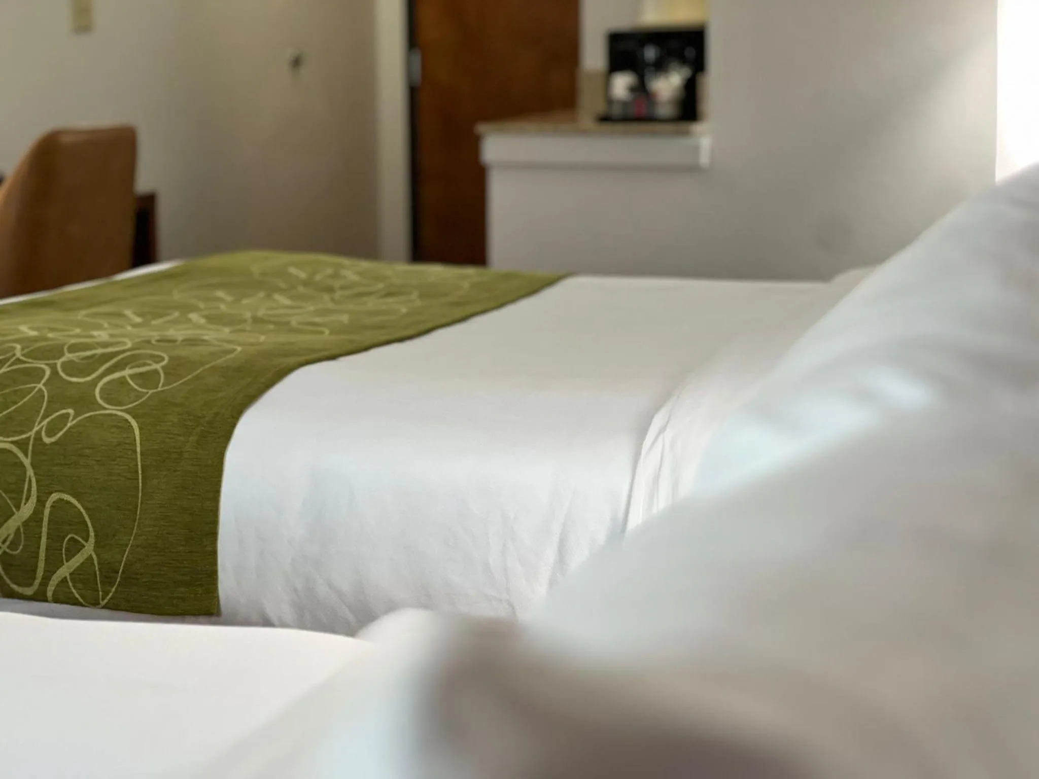 Bedroom, Bed in Comfort Suites Louisville East