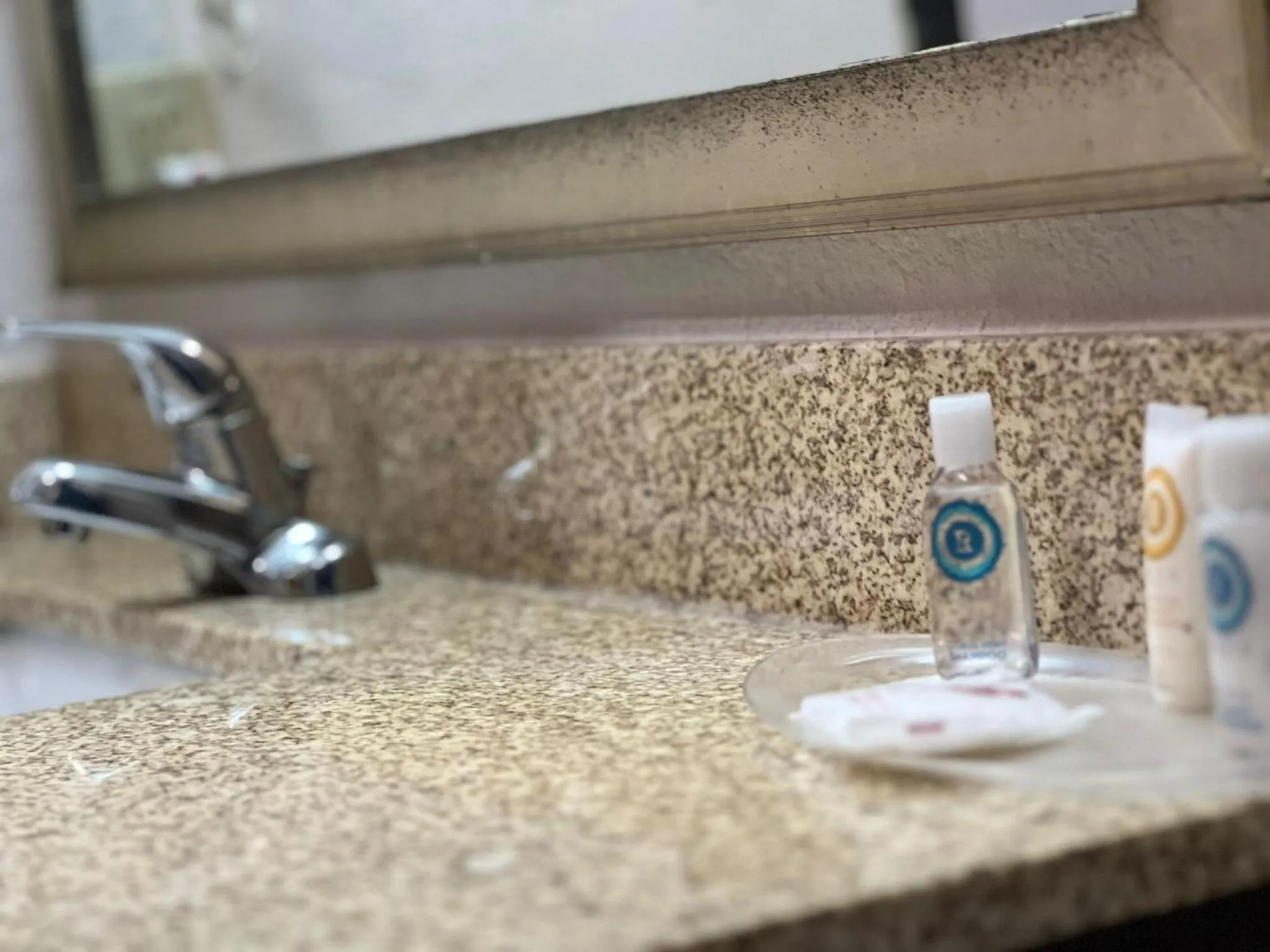 Bathroom in Comfort Suites Louisville East