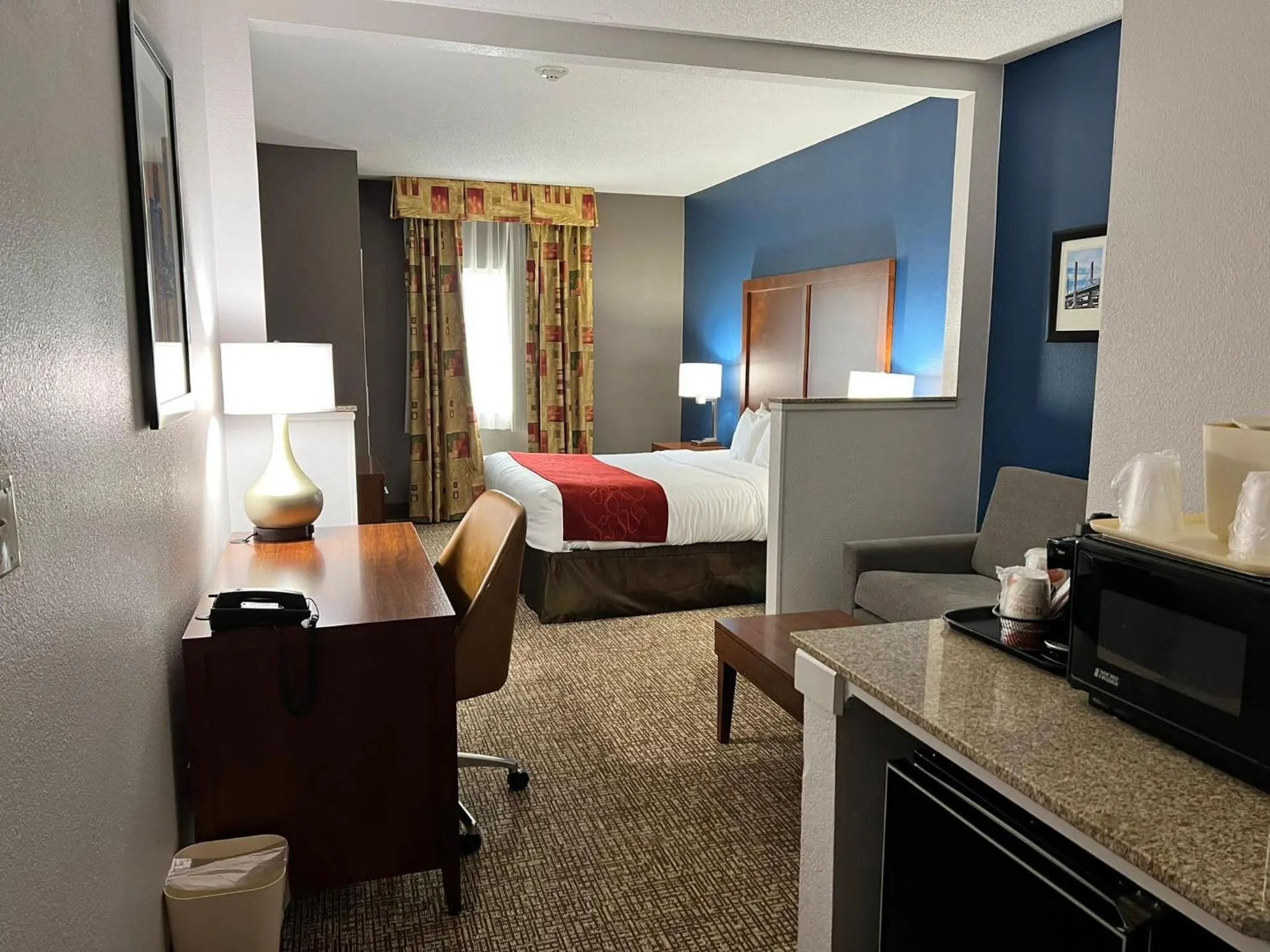 Bedroom, Bed in Comfort Suites Louisville East