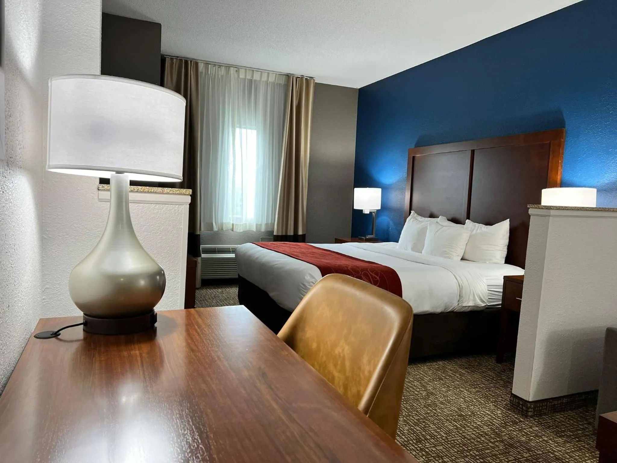 Bedroom, Bed in Comfort Suites Louisville East