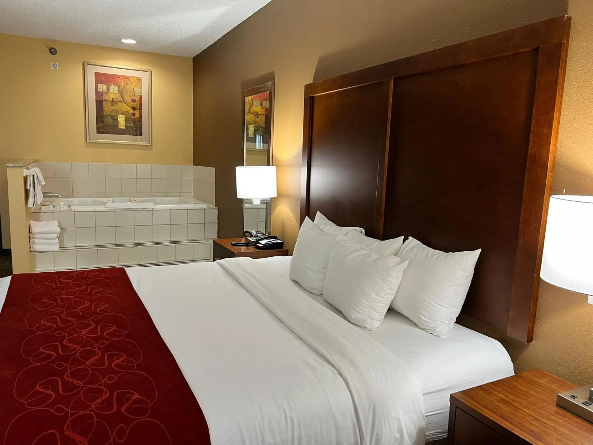 Bedroom, Bed in Comfort Suites Louisville East