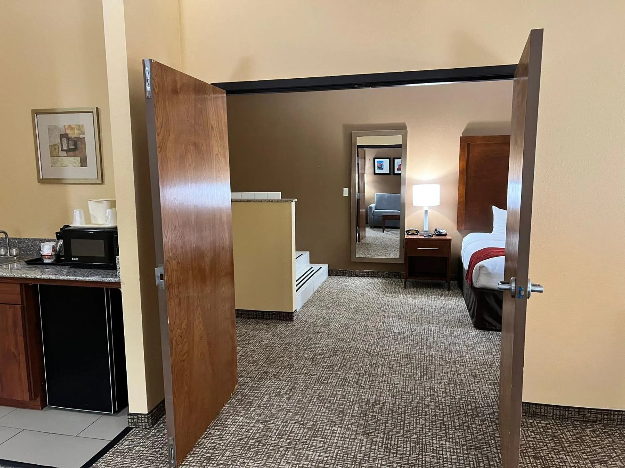 Bedroom, Bed in Comfort Suites Louisville East
