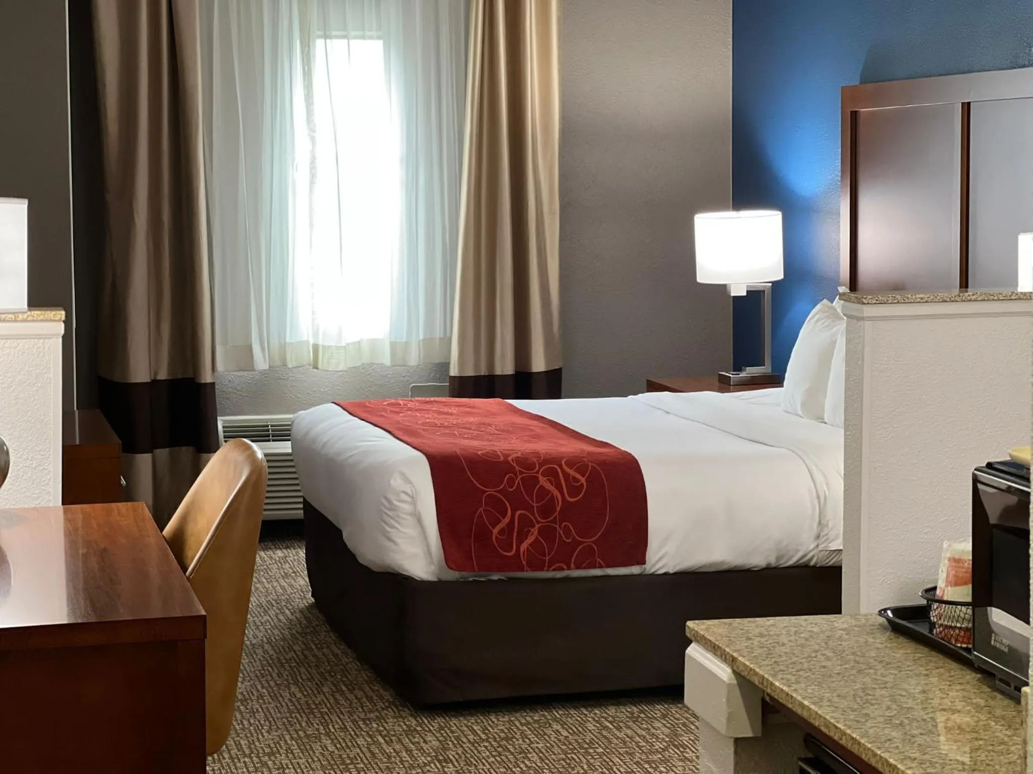 Bedroom, Bed in Comfort Suites Louisville East