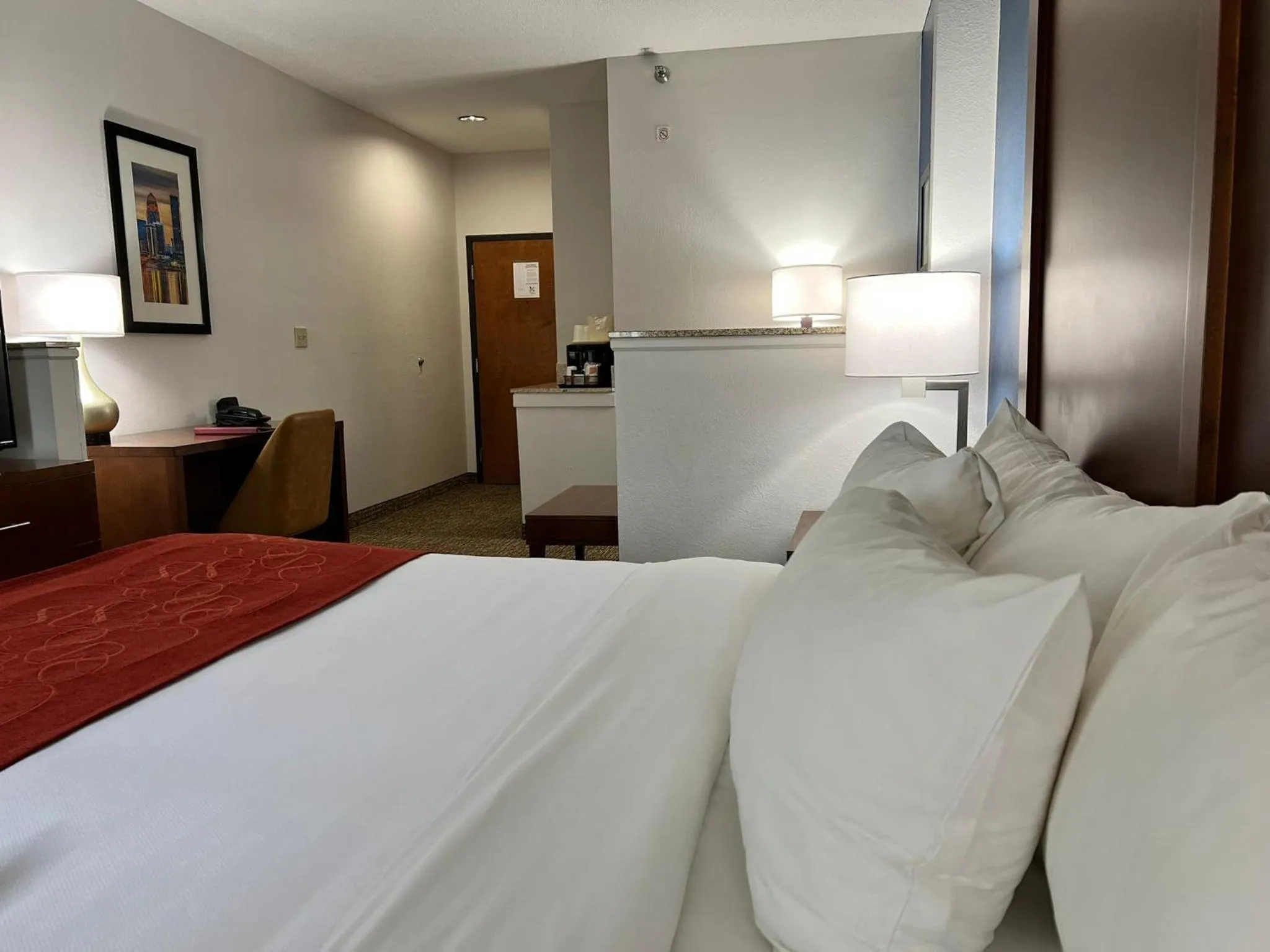 Bedroom, Bed in Comfort Suites Louisville East