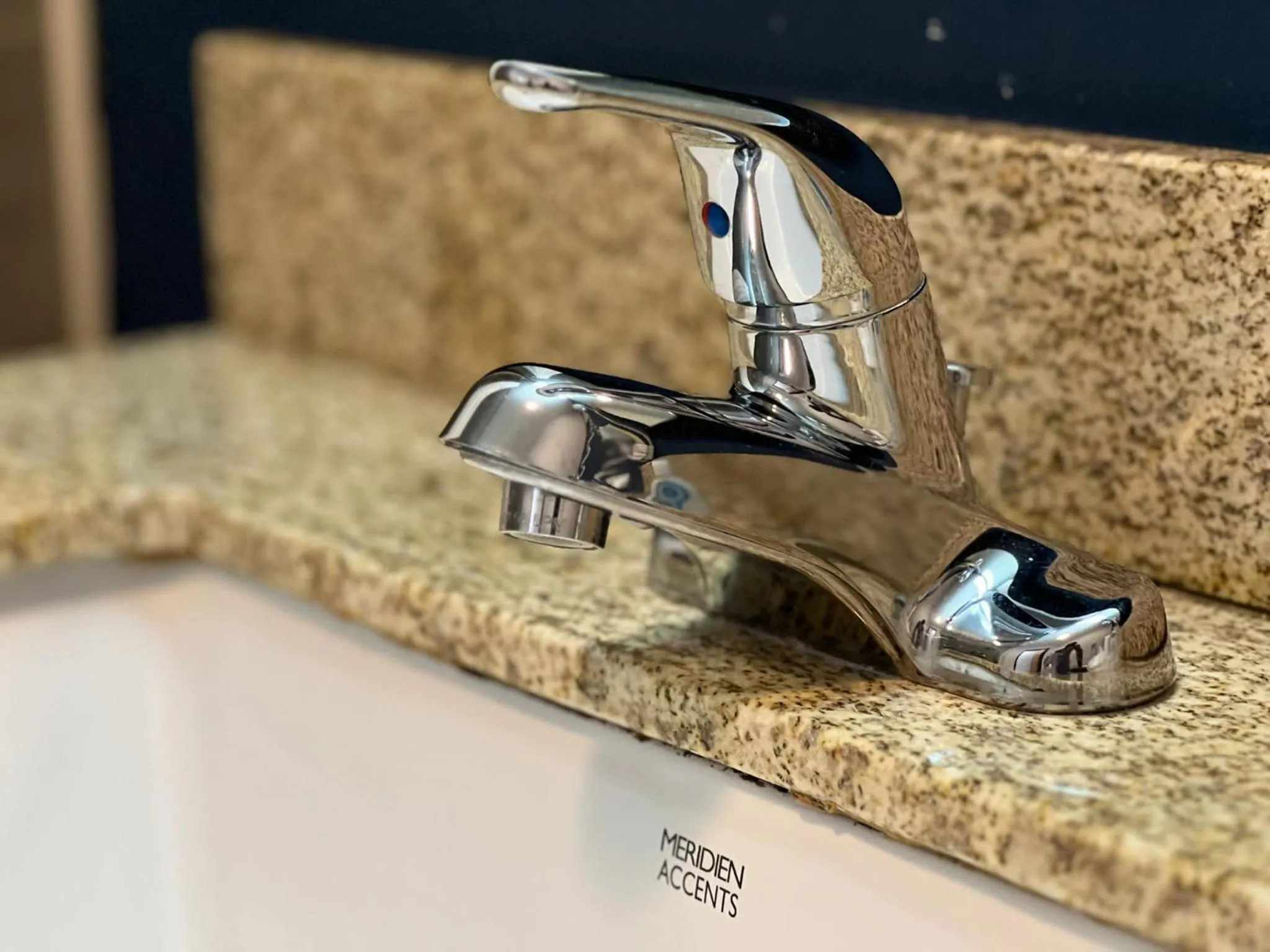 Bathroom in Comfort Suites Louisville East