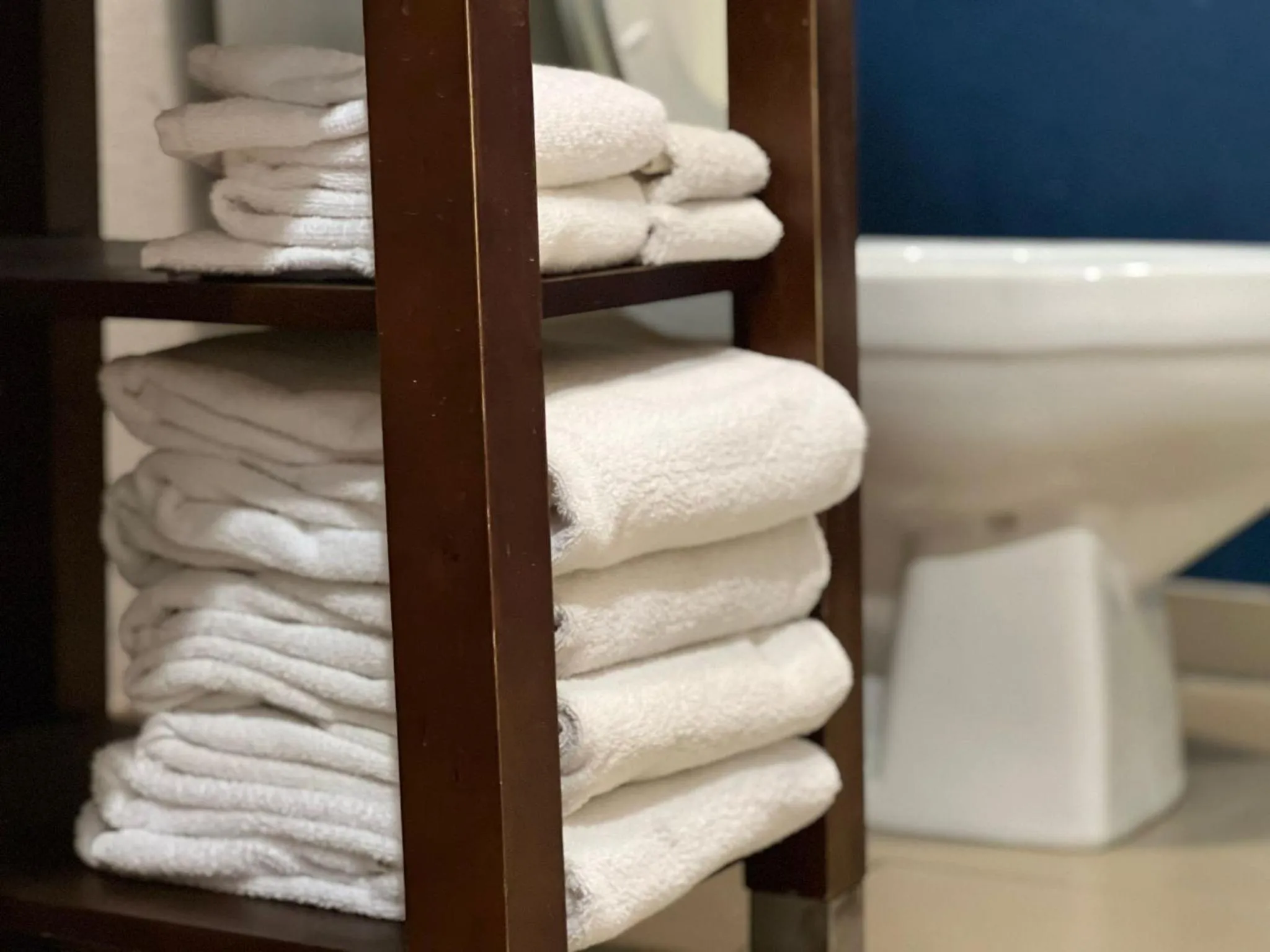 Bathroom in Comfort Suites Louisville East