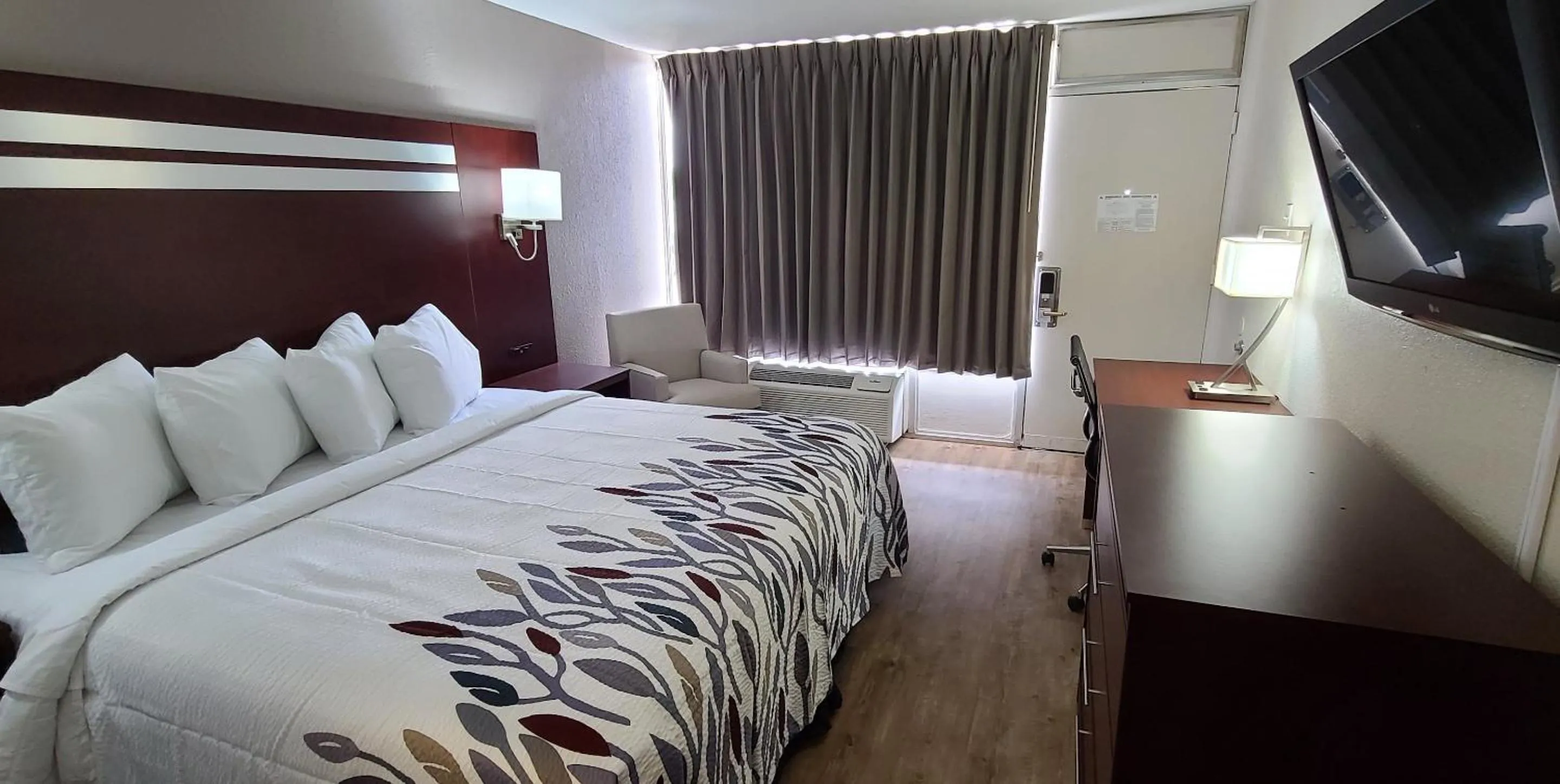 Photo of the whole room in Red Roof Inn Florence, SC