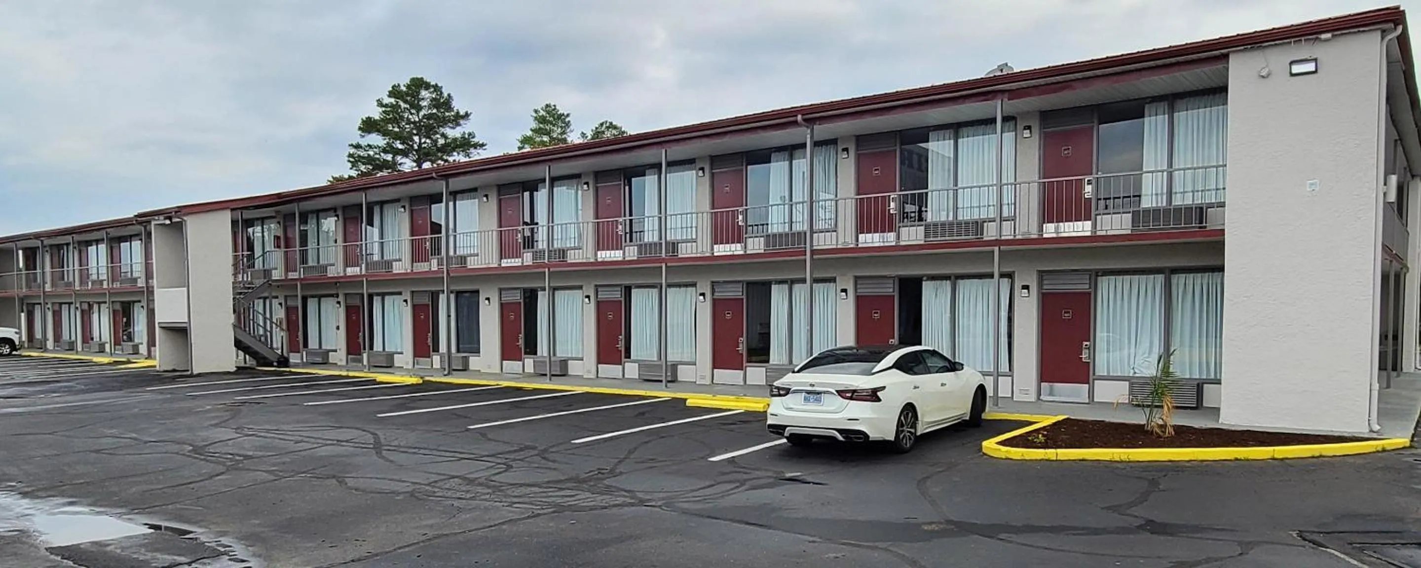 Property building in Red Roof Inn Florence, SC