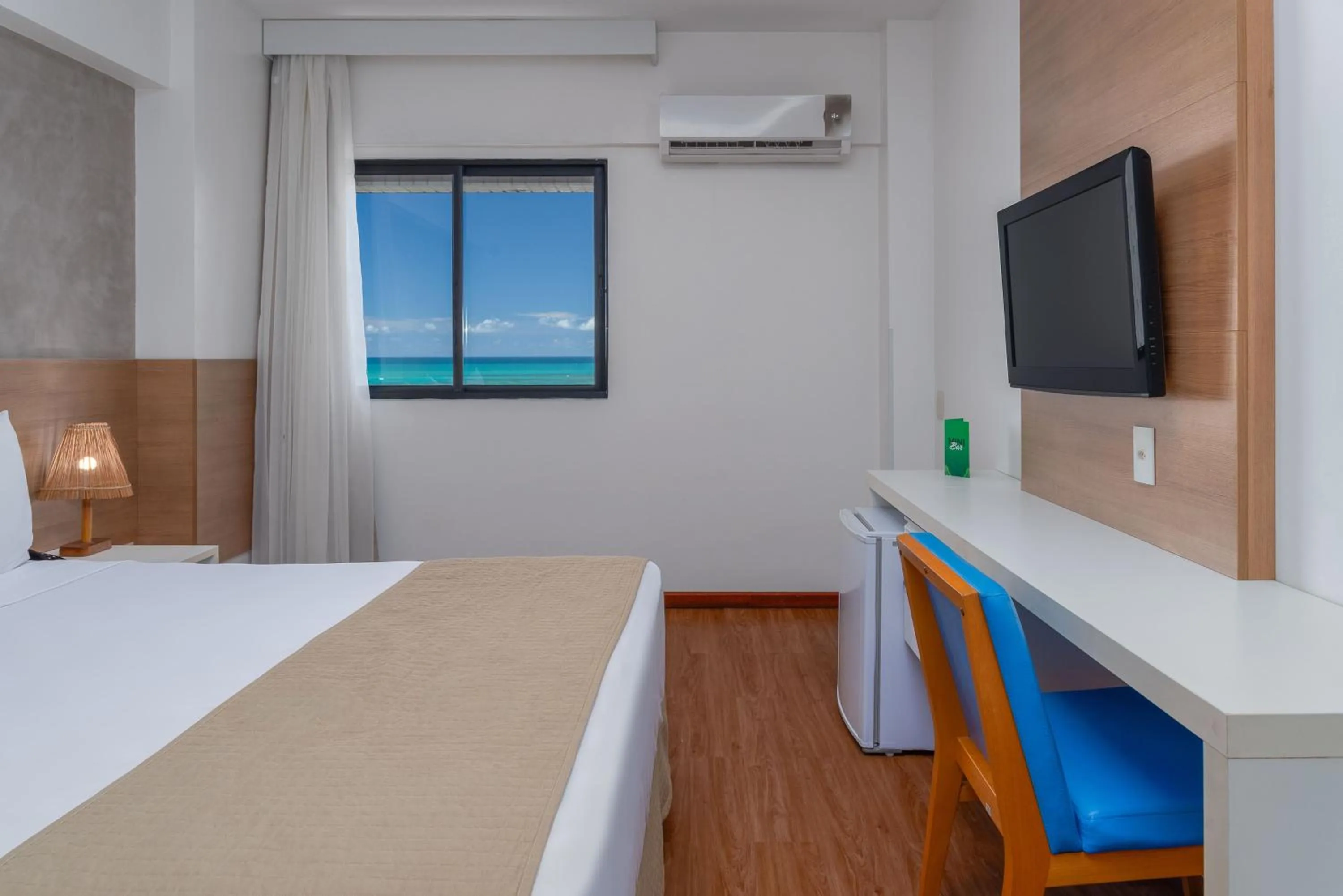 Communal lounge/ TV room, Bed in Palms Ponta Verde by Tropicalis