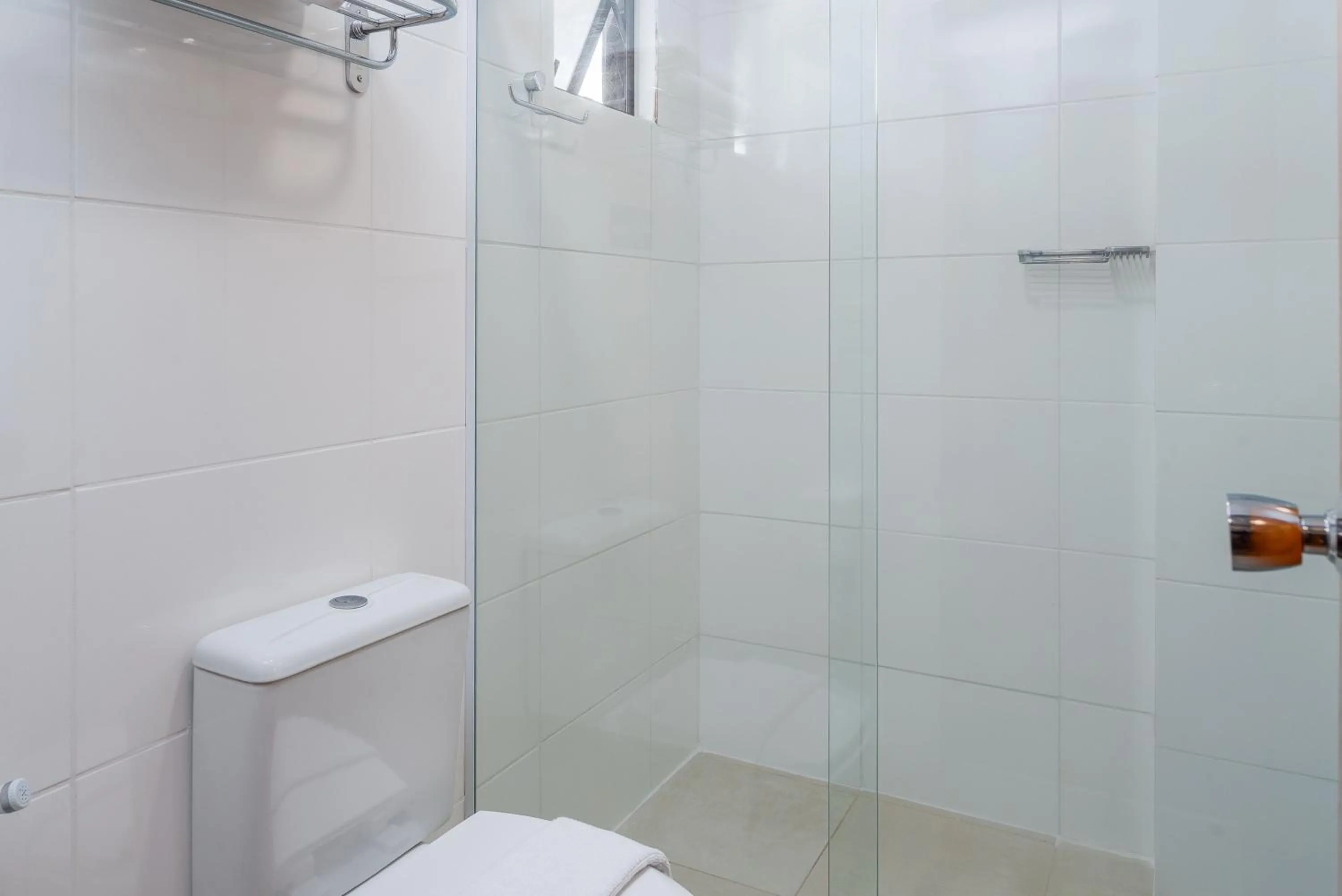 Bathroom in Palms Ponta Verde by Tropicalis