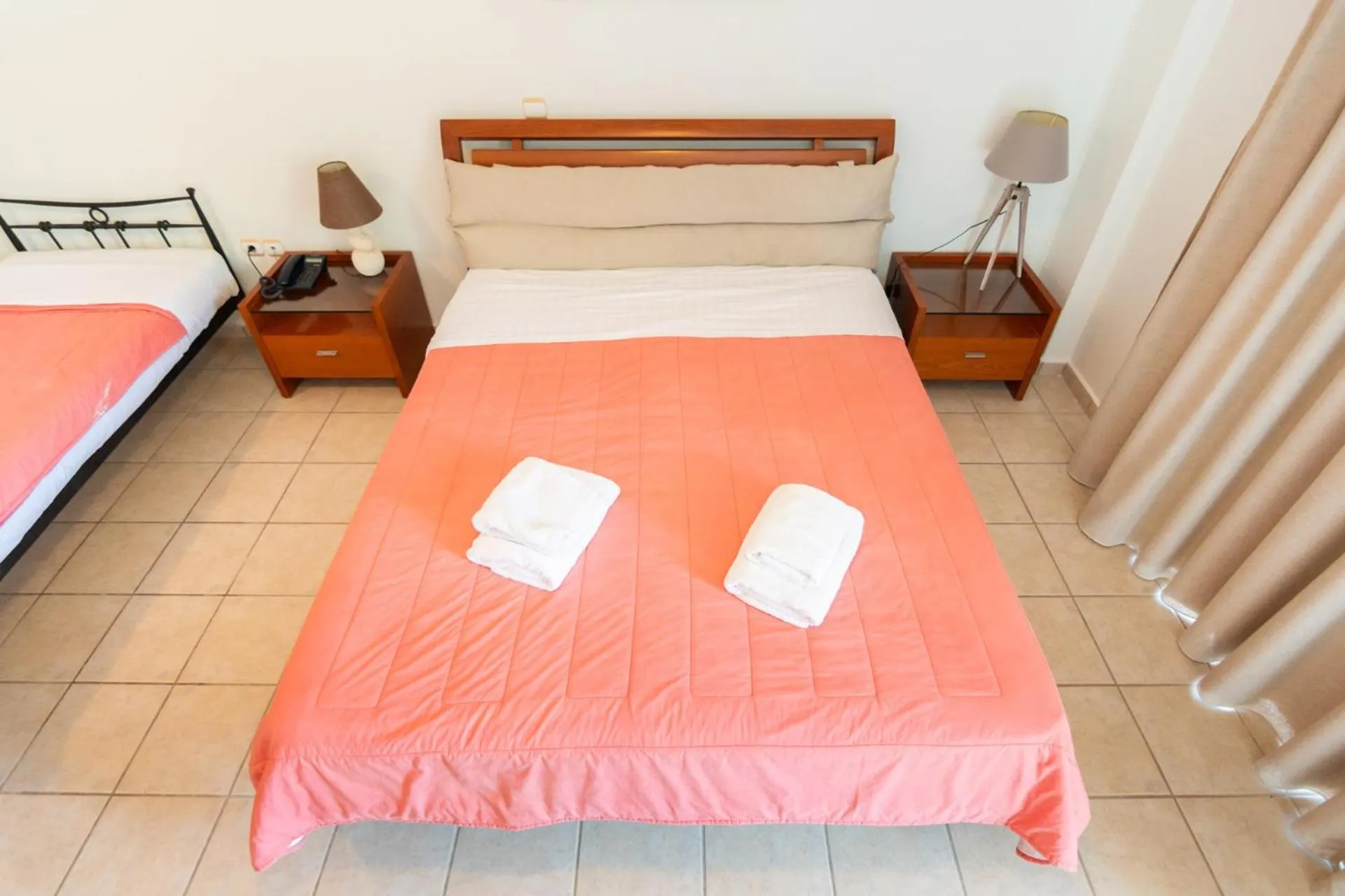 Bed in Hotel Grand Nefeli