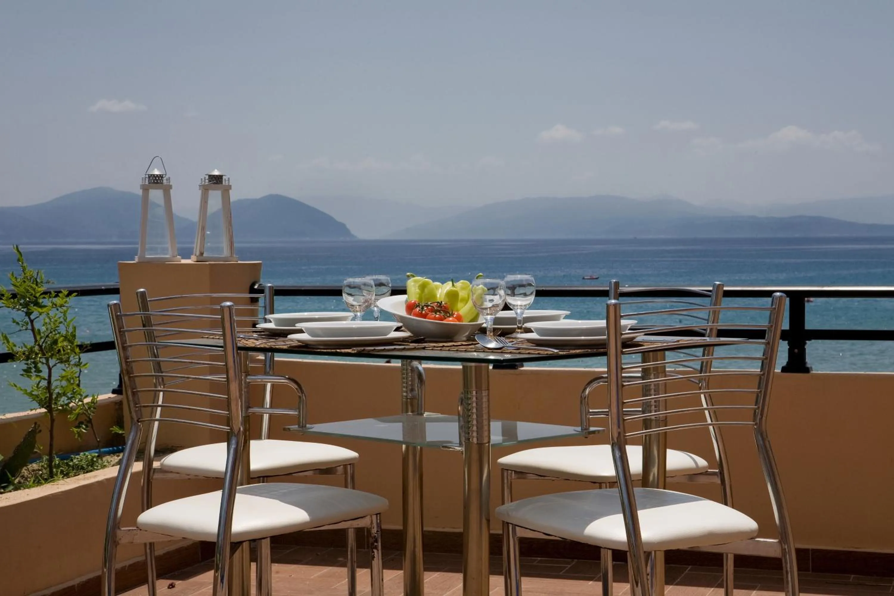 Restaurant/places to eat in Hotel Grand Nefeli