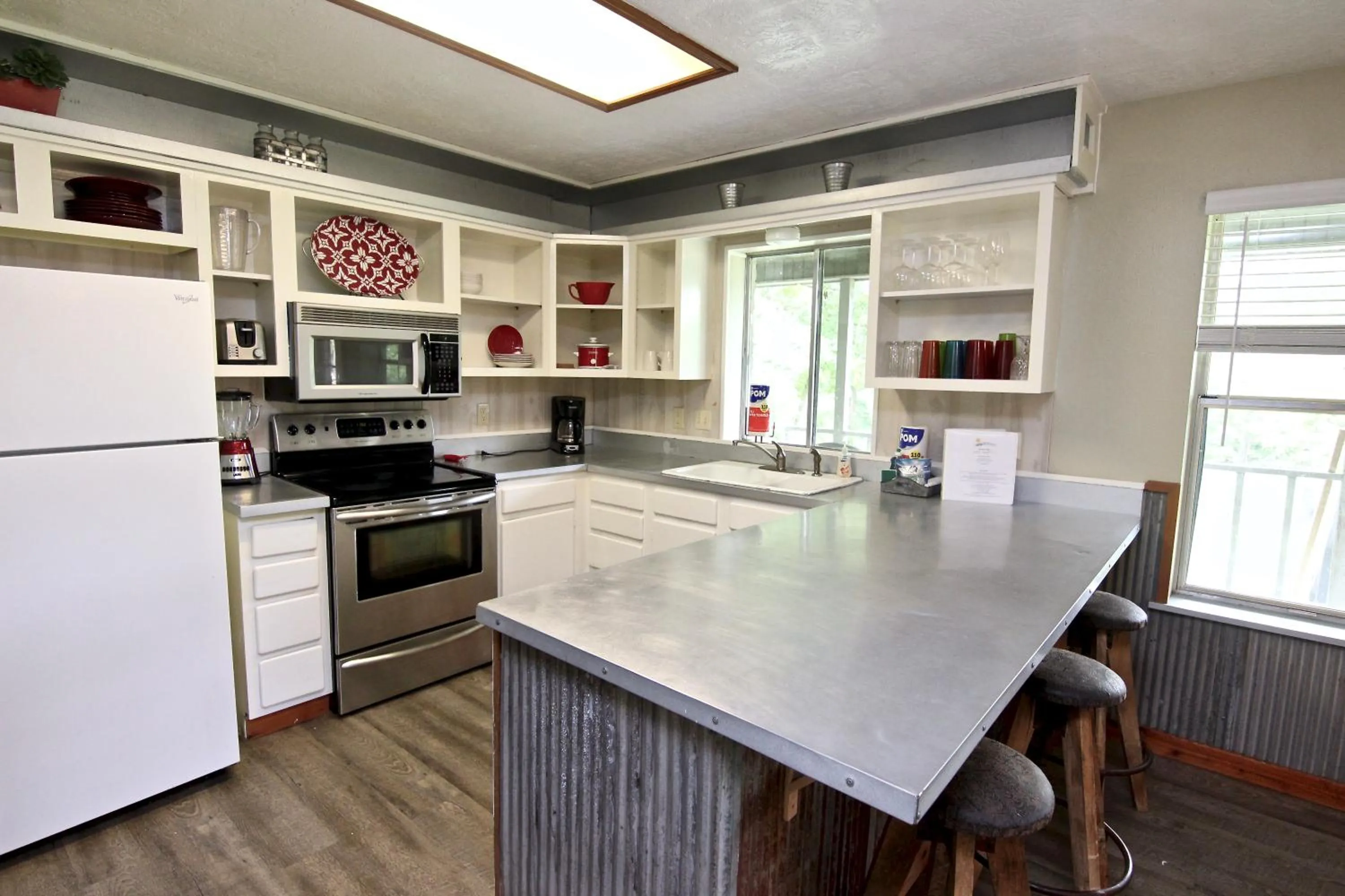 Kitchen or kitchenette in The River House