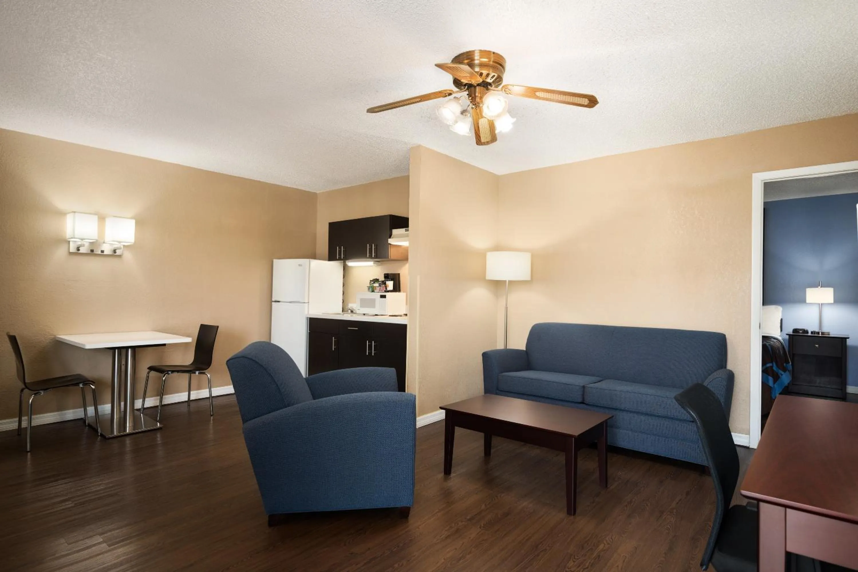 Living room in Super 8 by Wyndham Ellenton Bradenton Area