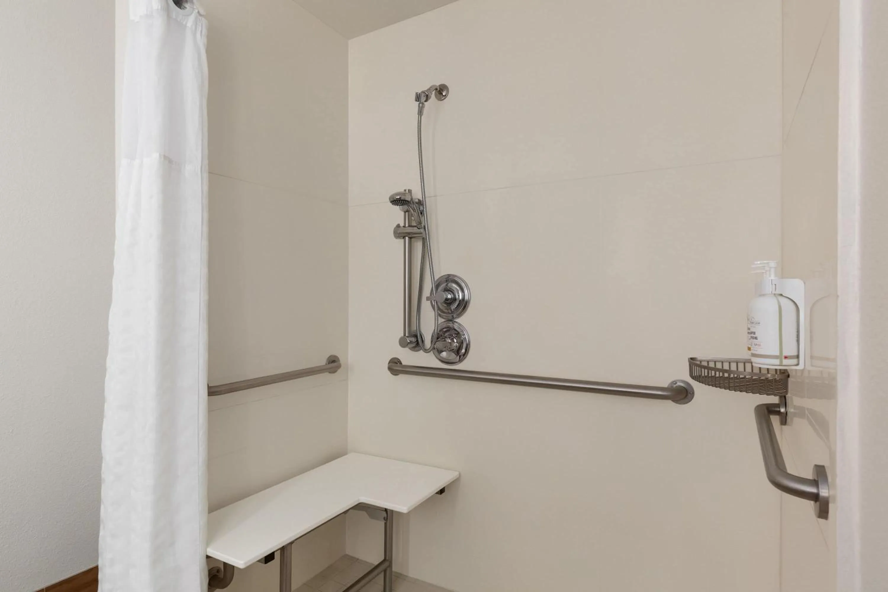 Shower in La Quinta by Wyndham Fairfield - Napa Valley