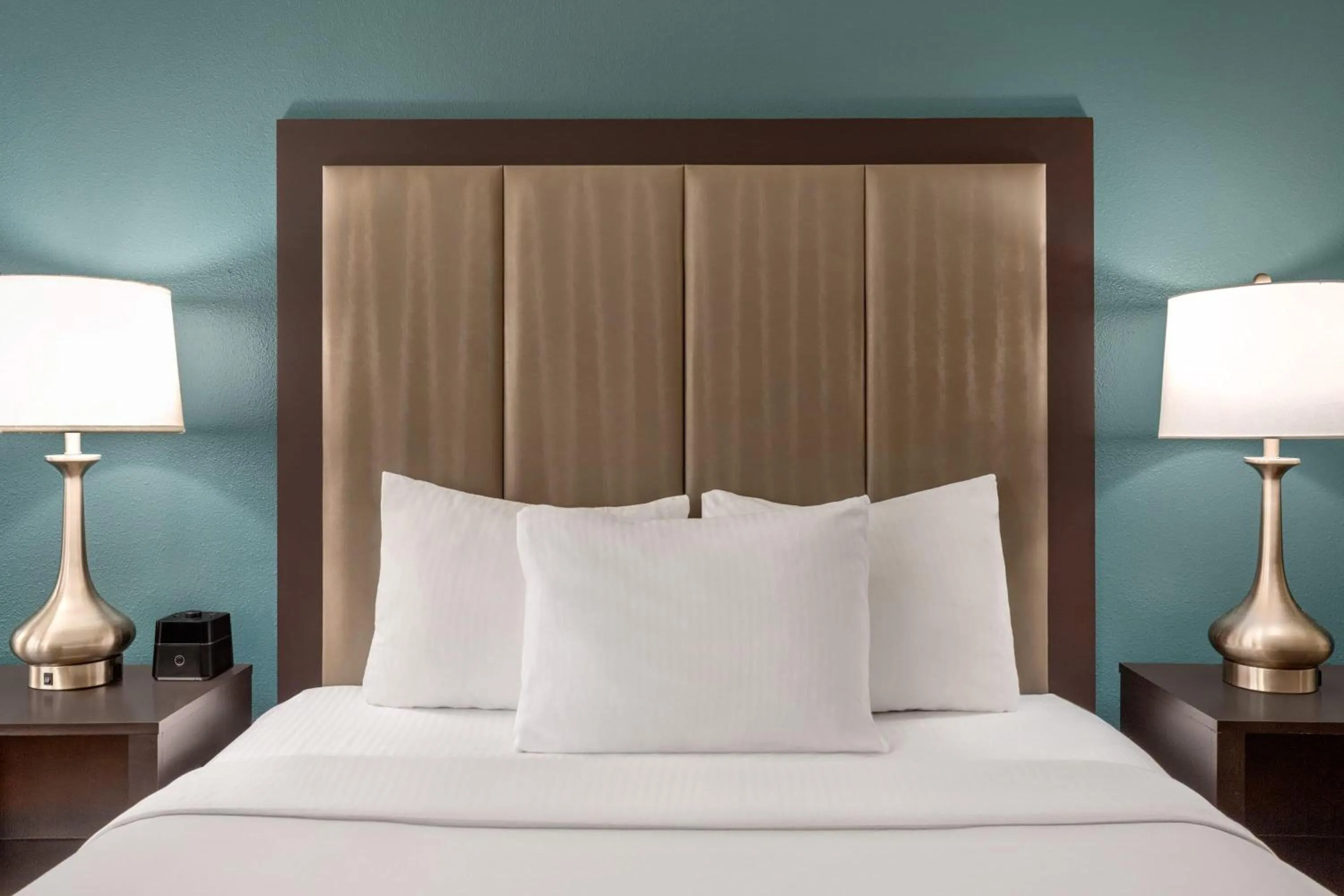 Photo of the whole room, Bed in La Quinta by Wyndham Fairfield - Napa Valley