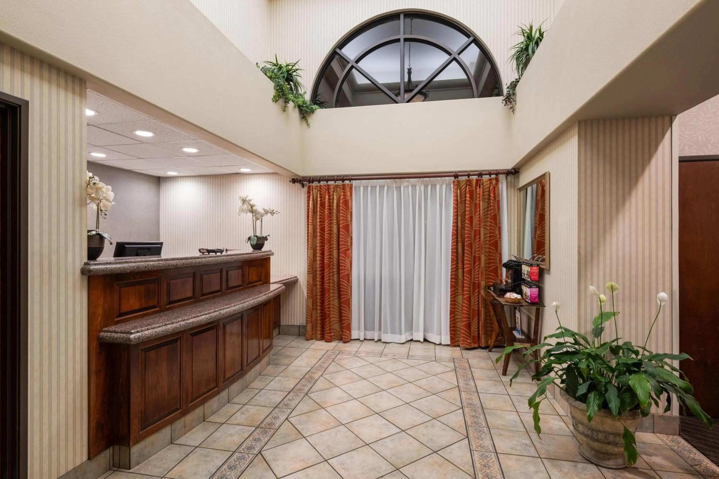 Lobby or reception in Hawthorn Suites by Wyndham Napa Valley