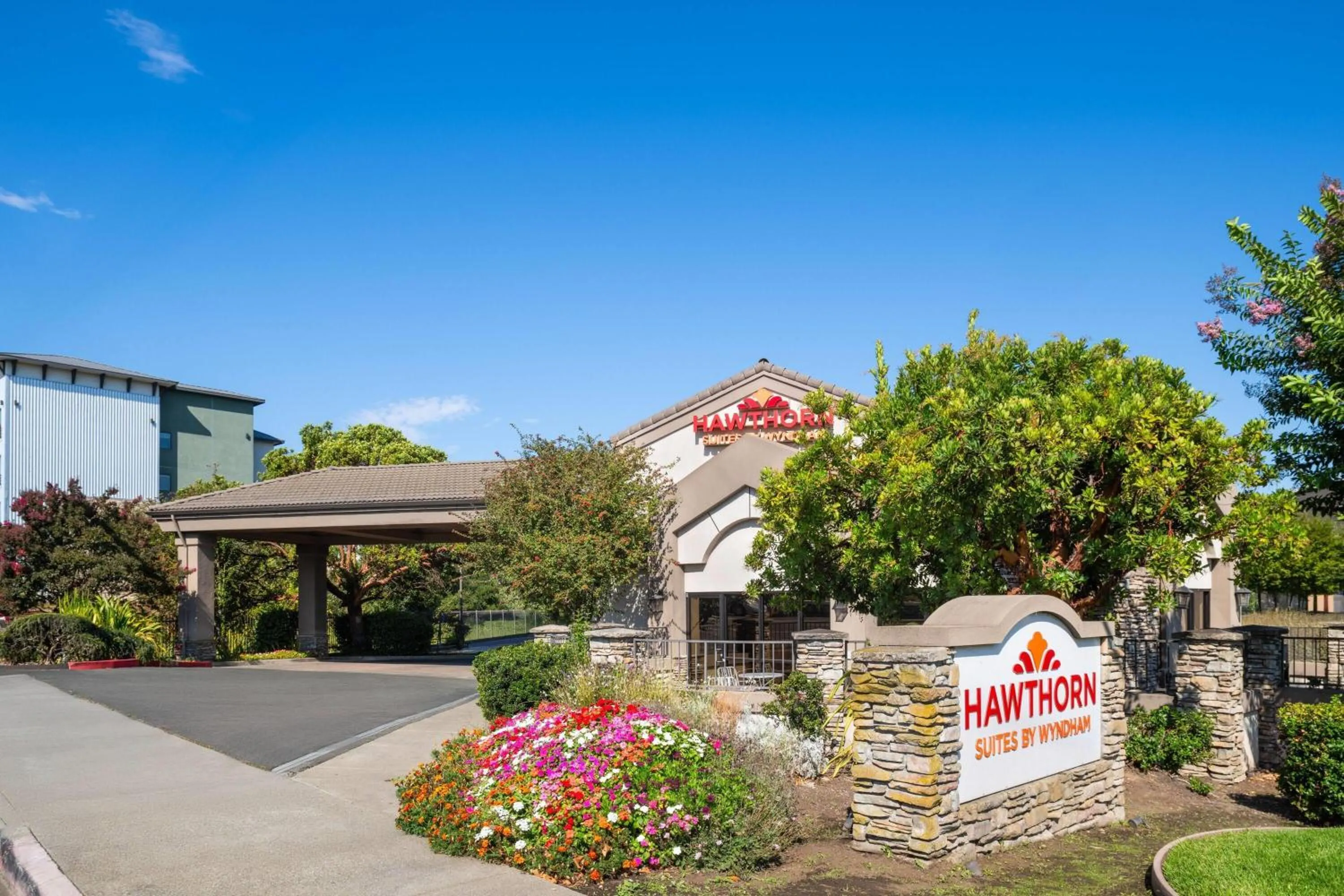 Property building in Hawthorn Suites by Wyndham Napa Valley