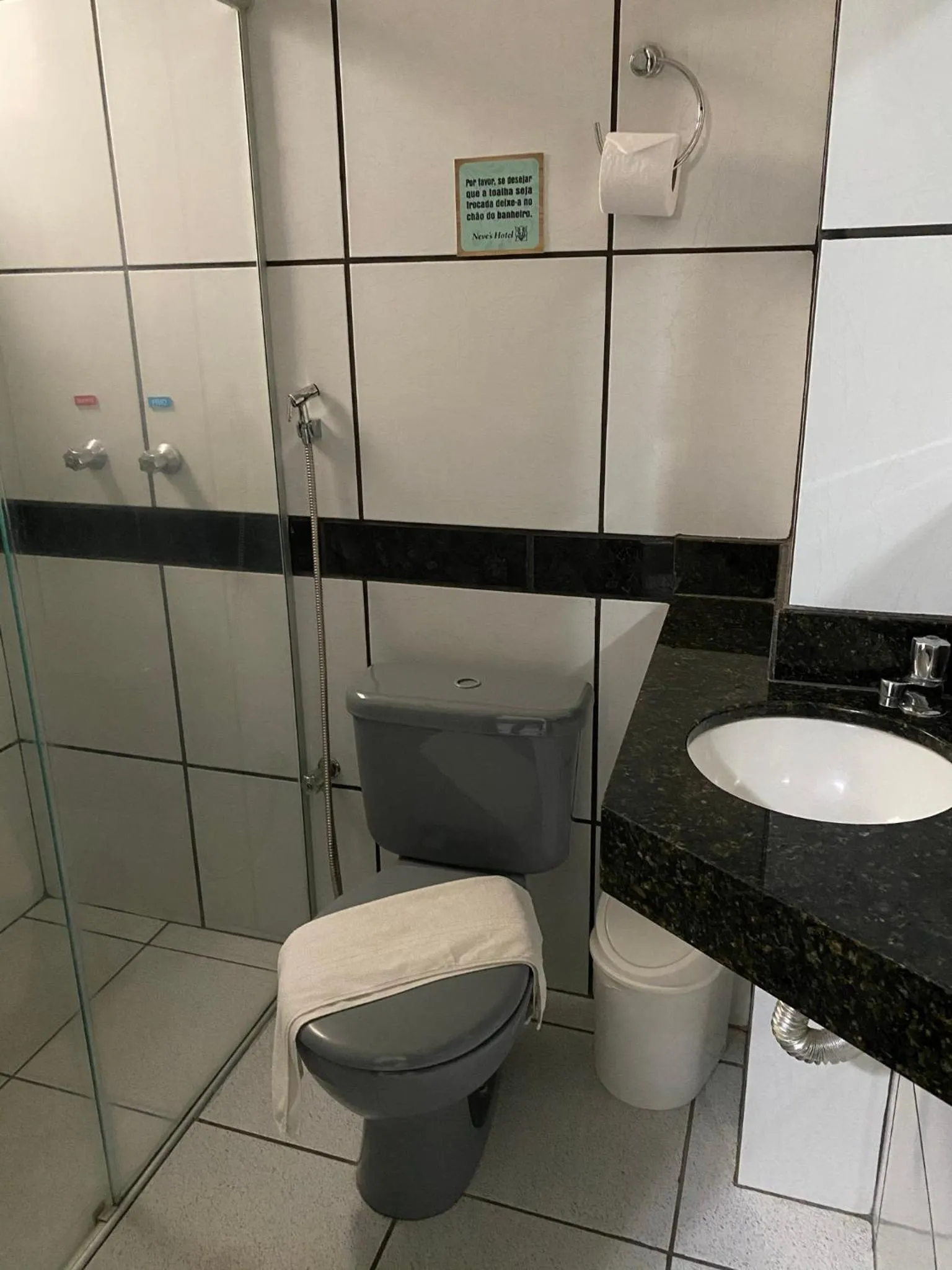 Bathroom in Oft Neve's hotel