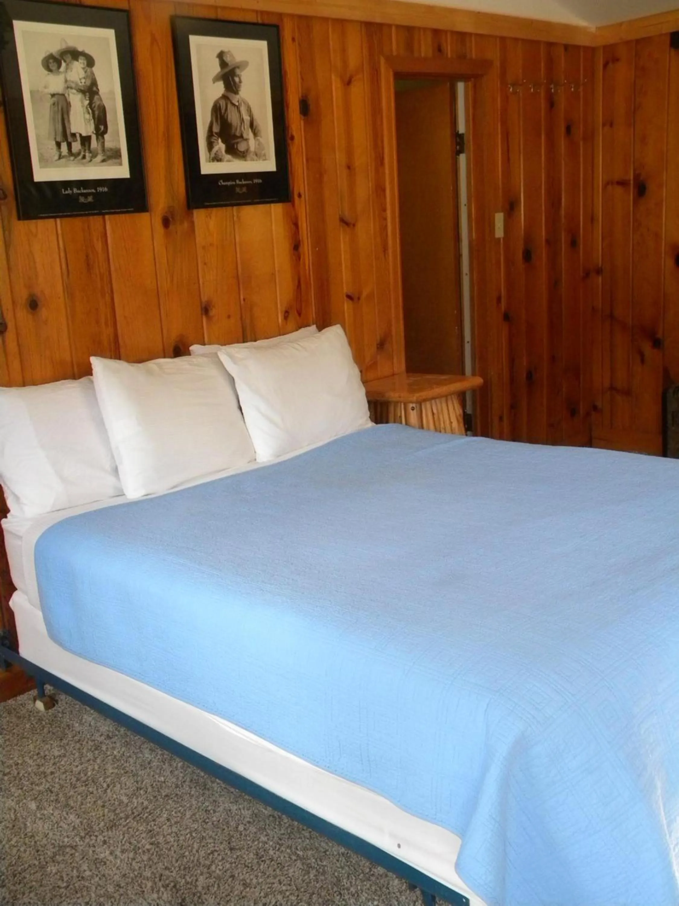 Bedroom, Bed in Trail Shop Inn