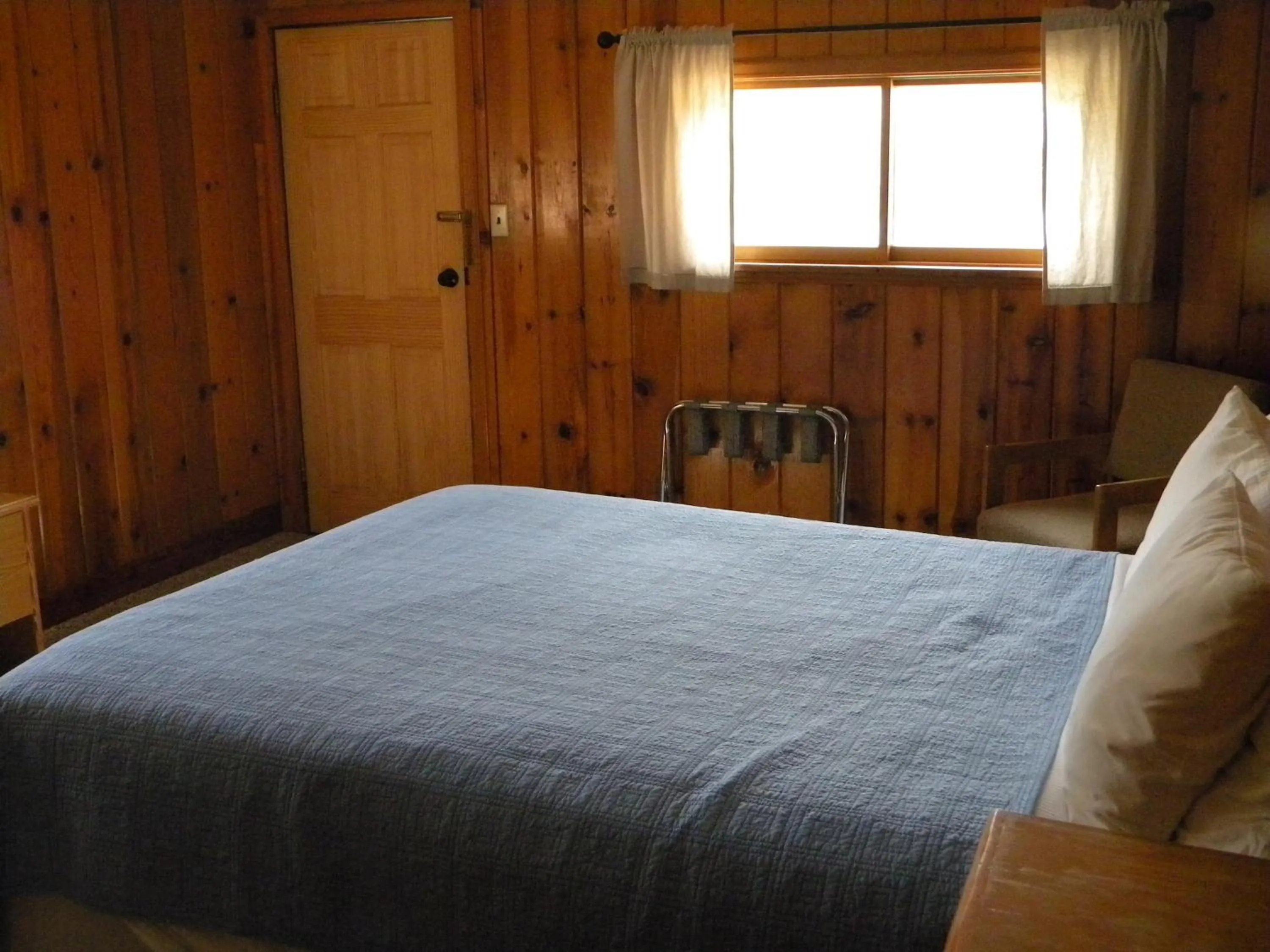 Bedroom, Bed in Trail Shop Inn