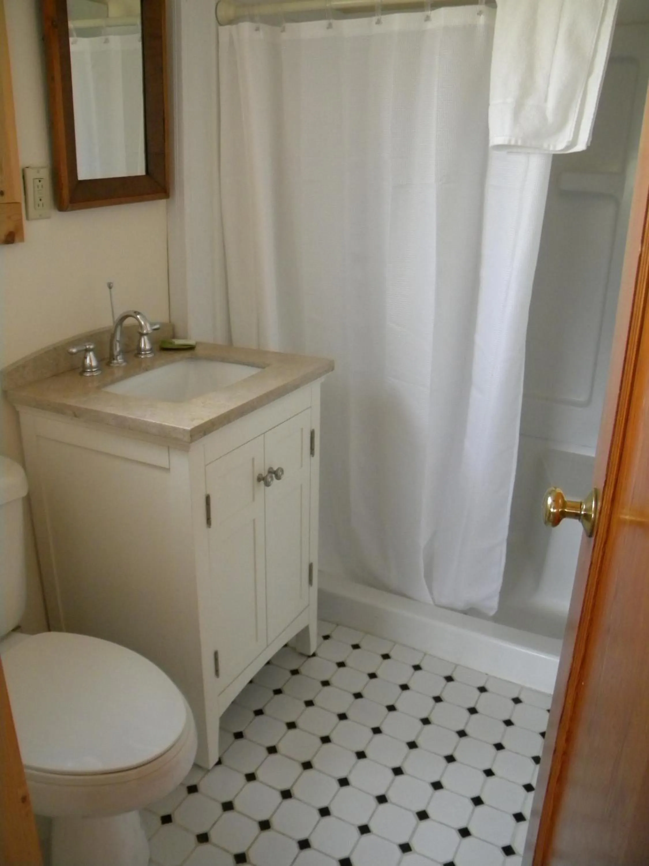 Bathroom in Trail Shop Inn