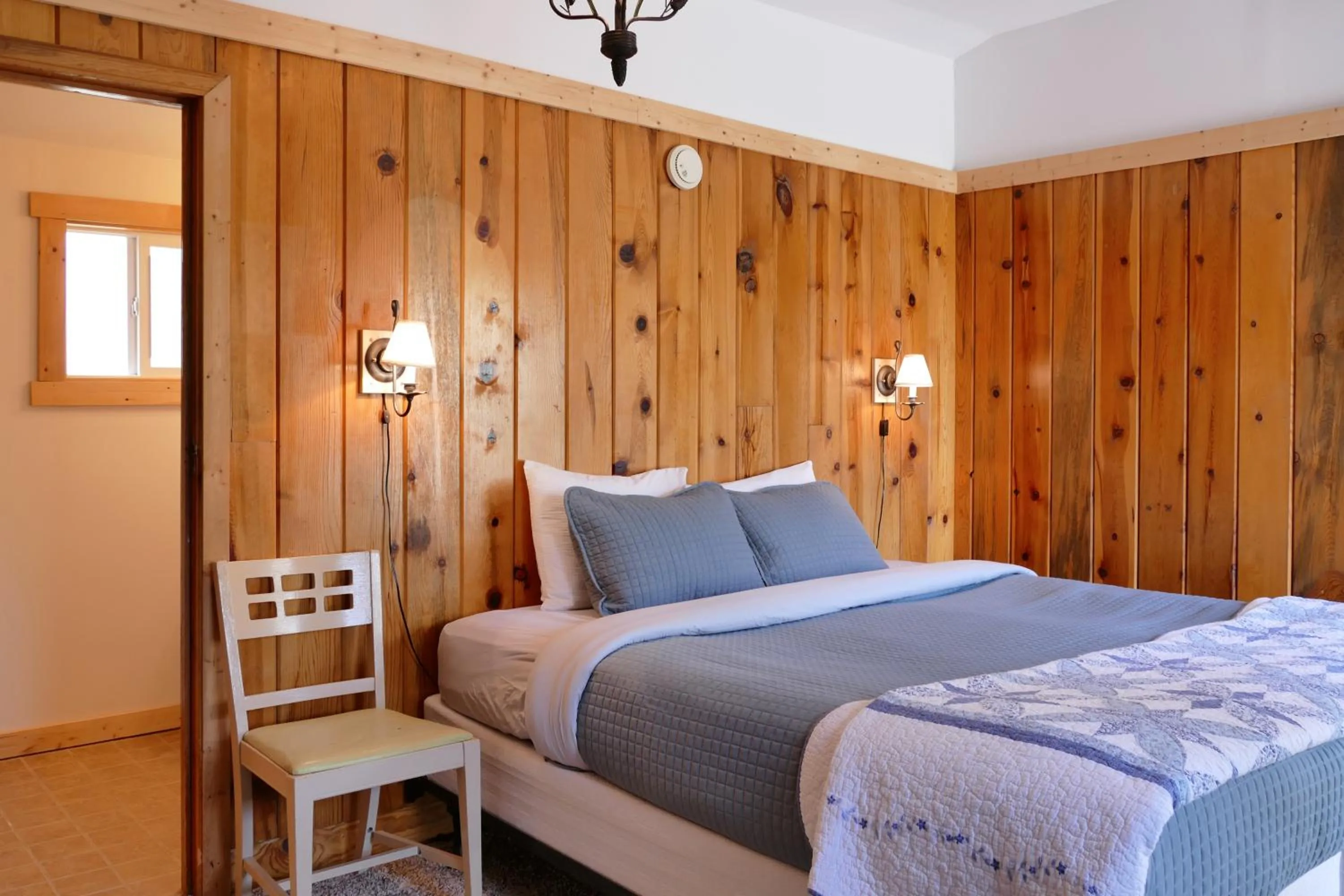 Bed in Trail Shop Inn