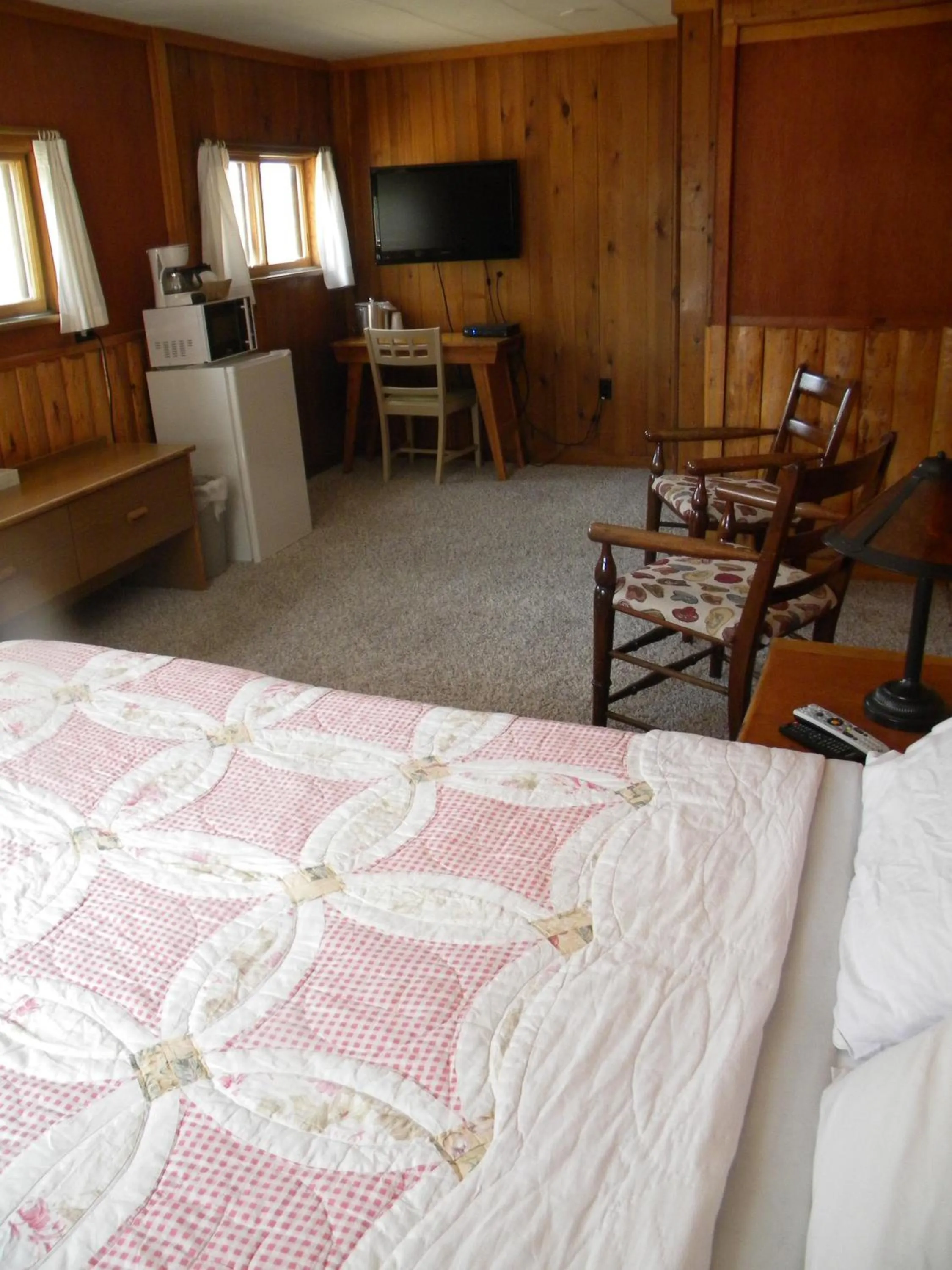 Bedroom, Bed in Trail Shop Inn