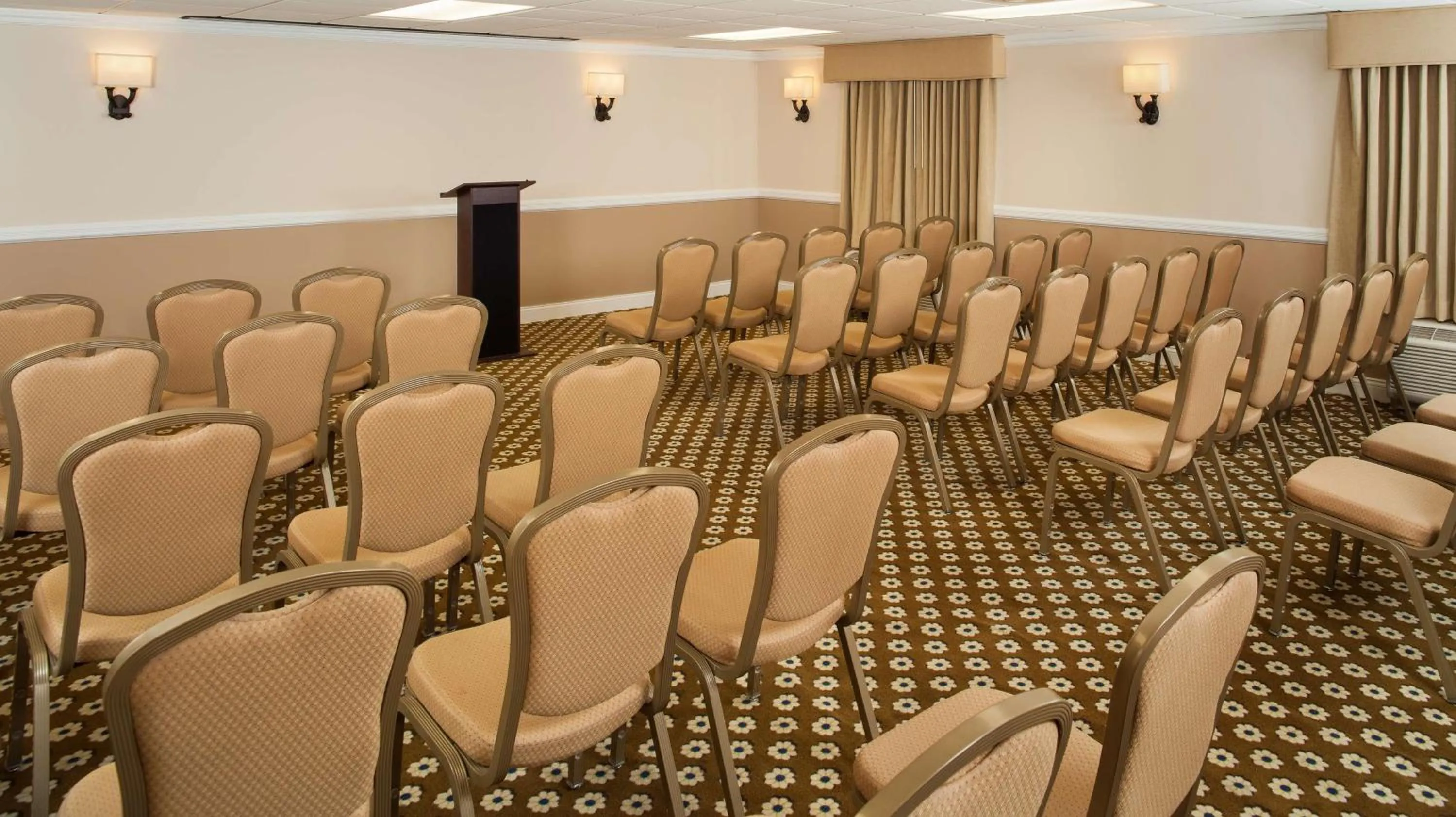 Meeting/conference room in DoubleTree by Hilton Hotel Chicago Wood Dale - Elk Grove